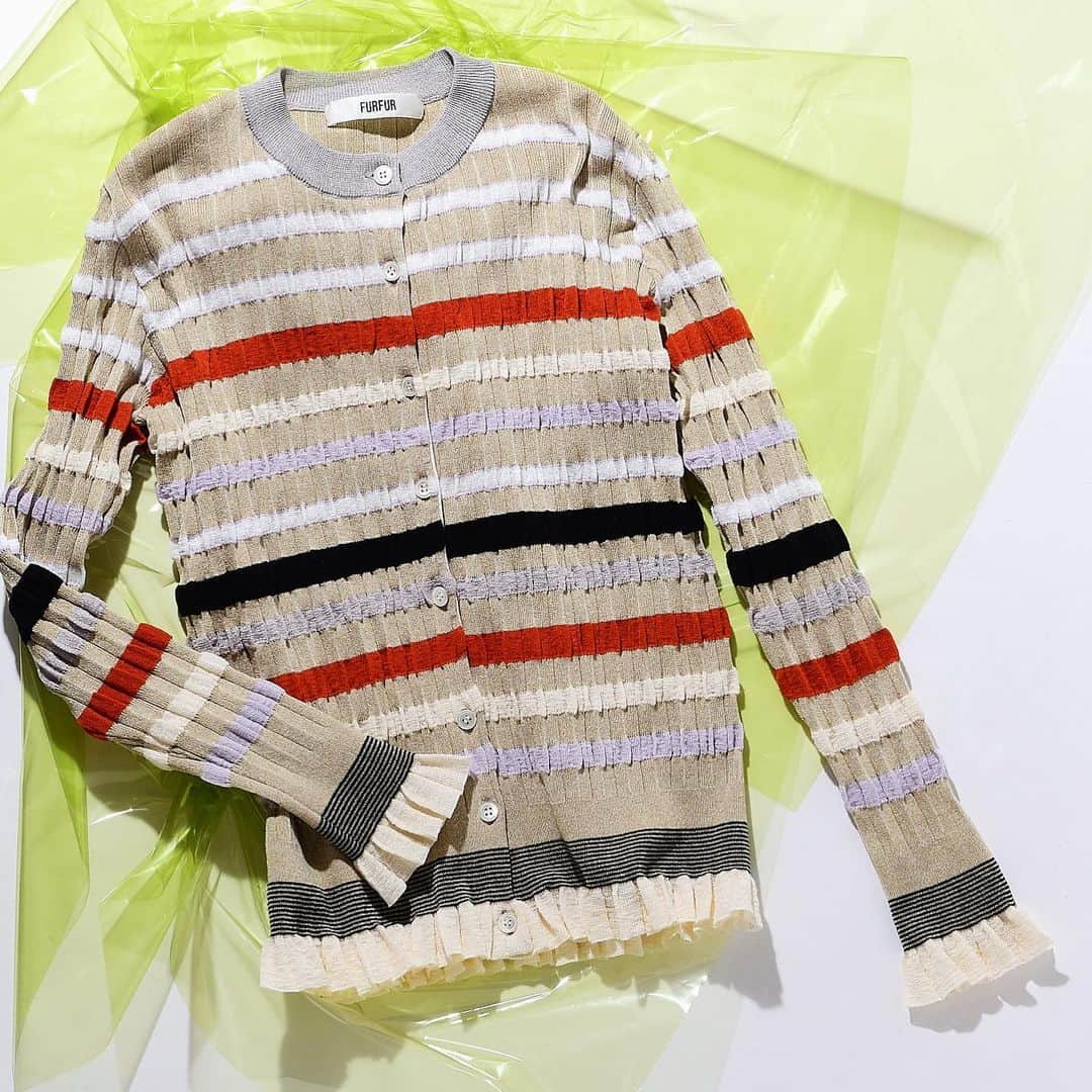 ファーファーのインスタグラム：「【EDIT】 issue.94 SPRING KNIT DETAIL  -NATURE BORDER CARDIGAN-  こだわりのカラーを重ねた マルチボーダーのカーディガンは、 着やすさとモードを兼ね備えFURFURならでは。  伸縮性のある柔らかなテクスチャーに加えて、 袖や裾のフリルが女性らしいスタイリングへと導きます。  cardigan ¥17,000＋tax (4月上旬入荷)  @furfur_official @furfur_official_staff  #FURFUR #ファーファー」