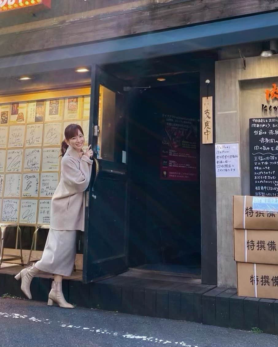 皆藤愛子さんのインスタグラム写真 - (皆藤愛子Instagram)「❤︎ 美女と焼肉の衣装です👗 コート、ニット、スカート @la_bouteque_bonbon_official ピアス @vendomeaoyama_official ブーツ @randa_pic」1月28日 21時11分 - aiko_kaito_official