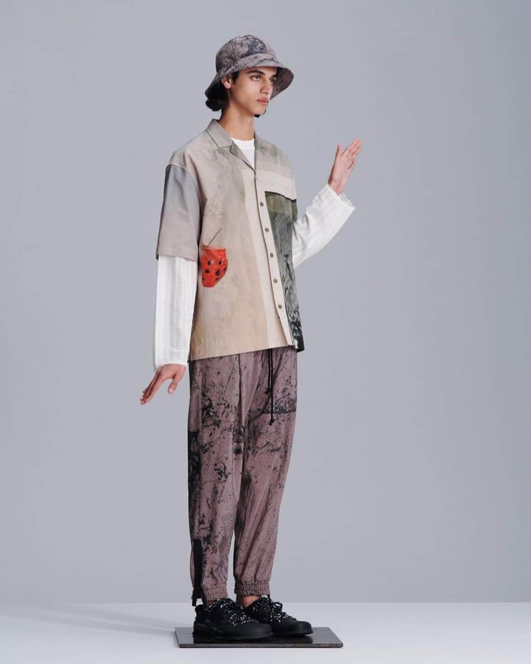 レクレルールのインスタグラム：「SONG FOR THE MUTE 21.1 NAÏVE  — the joyous inner-child within. An exploration into the playful abandon of formal structure. Come and discover the new #SS21 collection in-store!  Shot by @jamestolic  #Leclaireur #LeclaireurSevigne #menswear #womenswear #songforthemute」