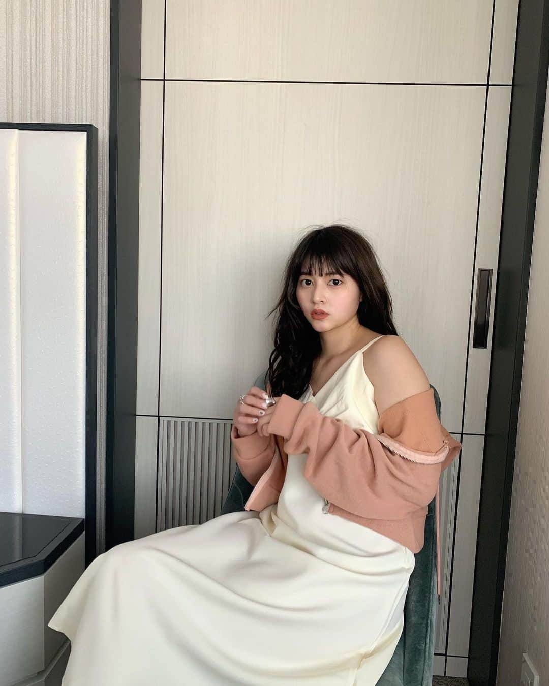 えなちぃのインスタグラム：「こちらのパーカー 2月1日予約販売スタート✨ リールで動いてる動画も出したら チェックしてみね♡ . 丈感がちょうど良くてかわいいのよ😍」