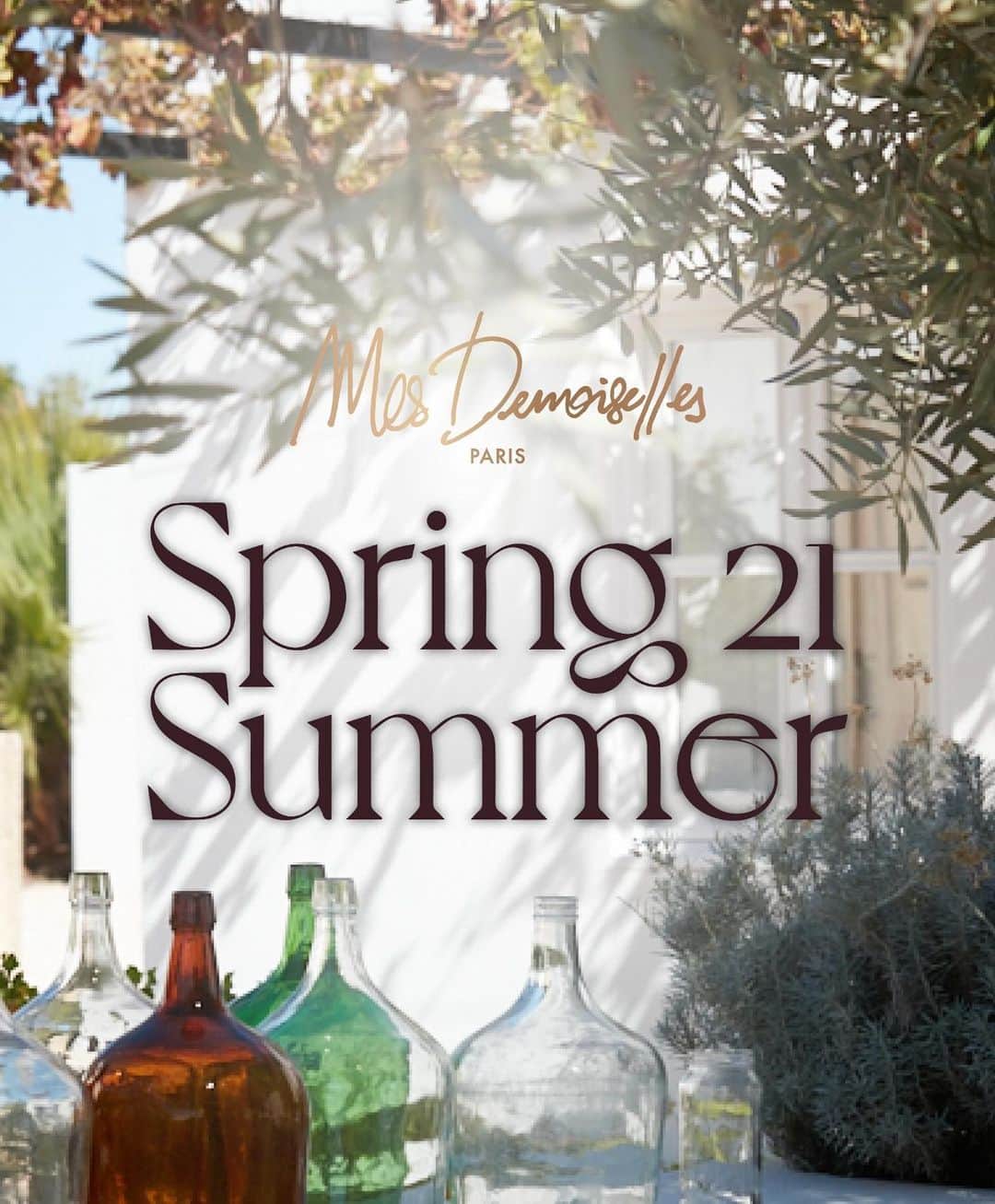 のインスタグラム：「Welcome to the New season ✨  we are happy and proud to present you the new Spring Summer 21 collection for pre-order on mesdemoisellesparis.com ❤️ ————— Hello Nouvelle Saison ✨  Nous sommes heureux.ses et fiers.es de vous presenter la nouvelle collection Spring Summer 21 en précommande sur mesdemoisellesparis.com ❤️」