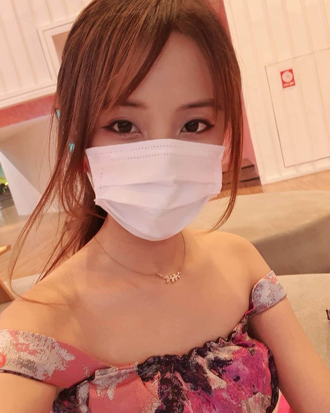 ビーム先生のインスタグラム：「ดีใจค่ะพรุ่งนี้จะได้ไปตัดผม หลังจากไม่ได้เข้าร้านทำผมมา 8 เดือน 🥲 ผมยาวถึงก้นแล้ว 明日8ヶ月ぶりに美容院に行きます！ 超楽しみー♥（笑）  #influencer #blogger #youtuber #thai #thaigirl #japan #日本　#タイ　#インフルエンサー　#ブロガー　#ユーチューバー　#外国人　#訪日外国人　#タイ人　#タイ語　#บล็อกเกอร์ #ยูทูปเบอร์ #ไทย #ญี่ปุ่น #ภาษาญี่ปุ่น」