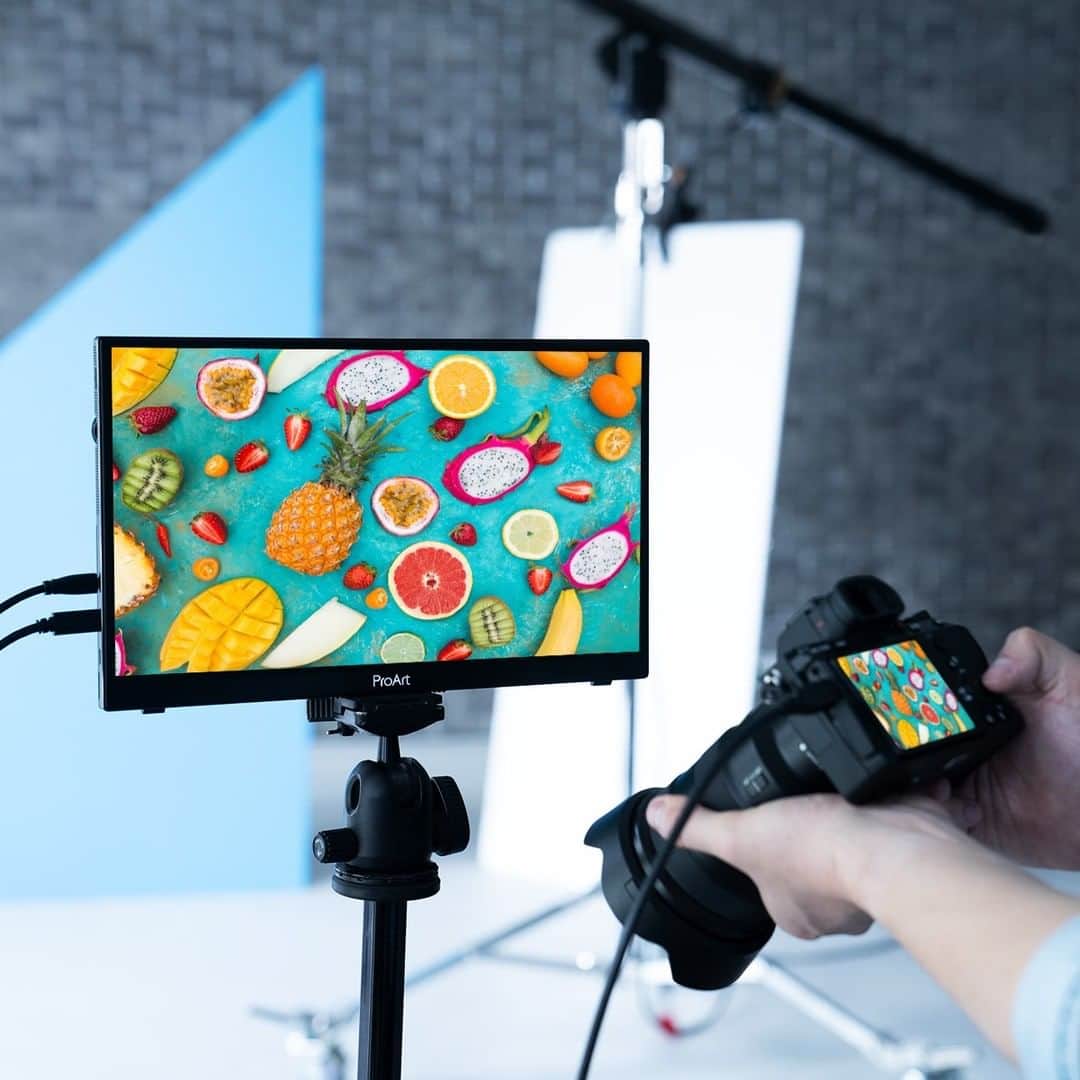 ASUSさんのインスタグラム写真 - (ASUSInstagram)「Presenting the World’s 1st portable monitor that reach Calman Verified certification. Let’s welcome #ProArt Display PA148CTV featuring: Wide color gamut 100% Rec.709/sRGB and Color accuracy DeltaE<2. #BeAhead and discover a shortcut to creators’ workflow. #CES2021」1月28日 21時33分 - asus