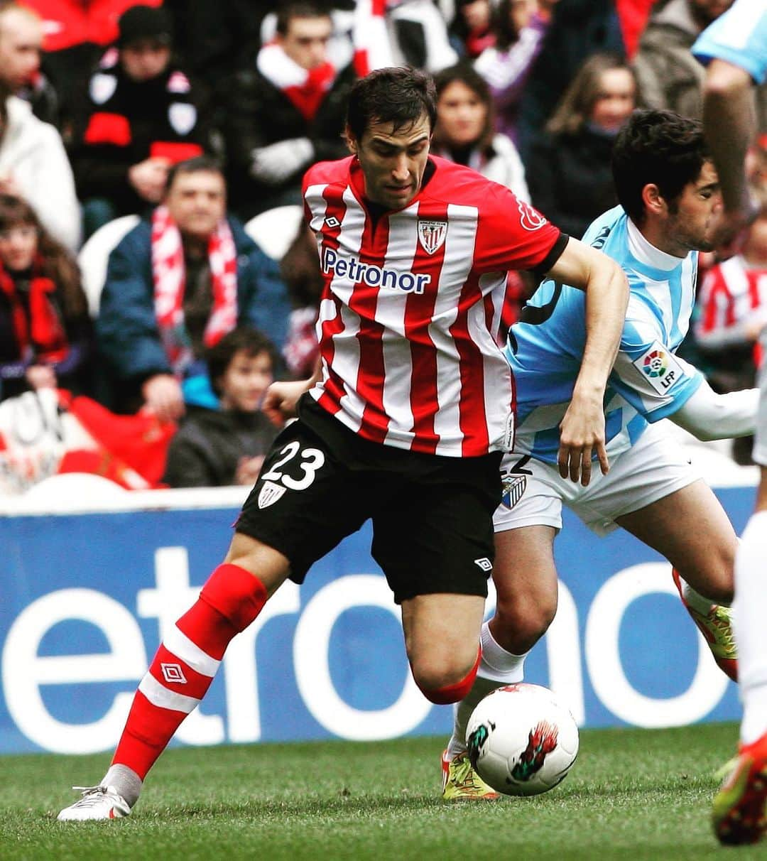 ボルハ・エキサのインスタグラム：「🔴⚪️💯!!! —————- #athleticbilbao borjaekiza23 #isco #2013 ⚽️」