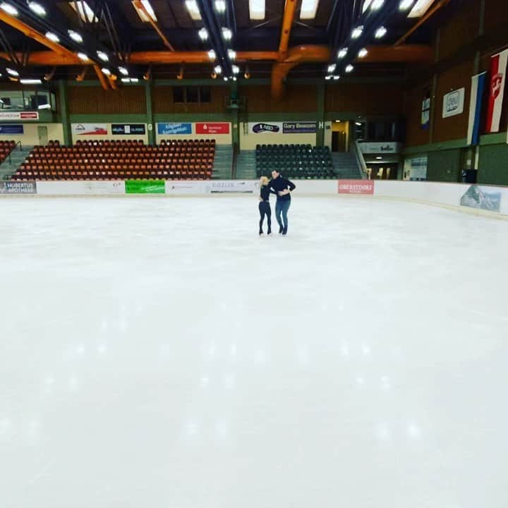 アリオナ・サフチェンコのインスタグラム：「the last Solo Spin was 3 Years ago ♾ 💪 @bruno_massot  #figureskating #ice #spin」