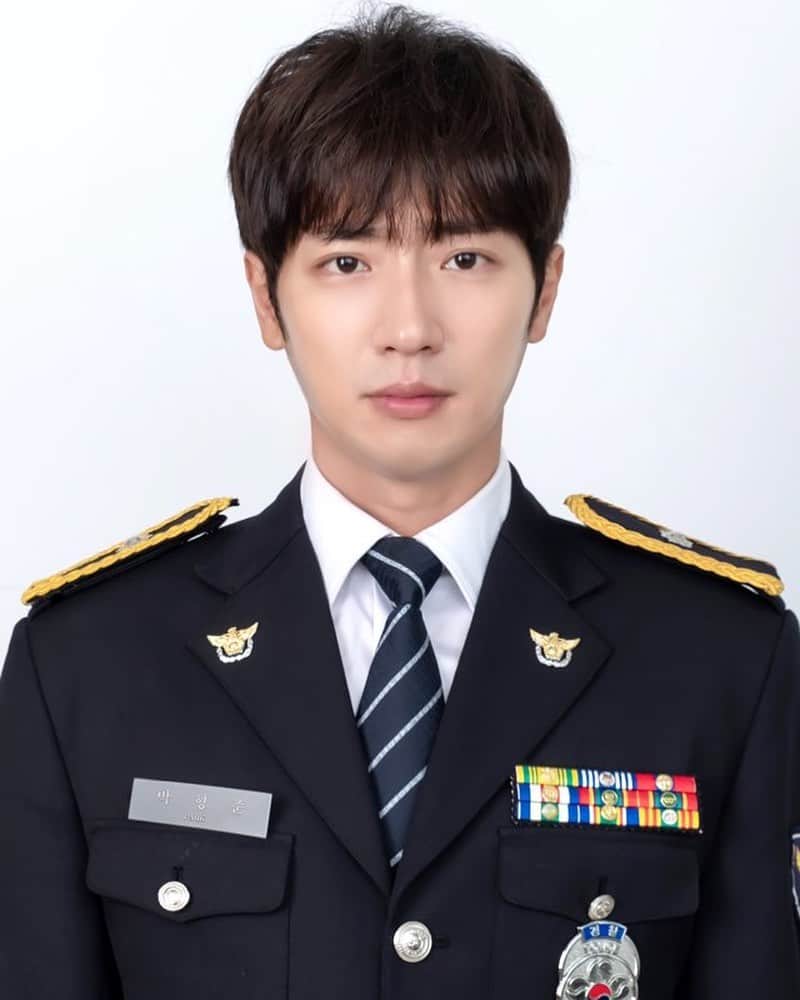 イ・サンヨプのインスタグラム：「#내가죽던날 박형준의 증명사진을 원하셔서  #참좋았던영화  Photo by 서지형 작가님 @blackaura36.5」