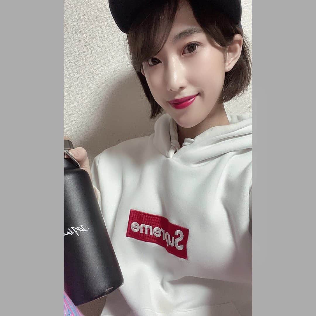 近藤夏奈のインスタグラム：「スノボー行きたい🏂💙🤍﻿ ﻿ ﻿ ﻿ 明日も#ウメダfmbehappy789 ﻿ 『Be sports friday』🧘‍♀️﻿ 午後5時から7時🕔2時間生放送です🗣﻿ ﻿ ﻿ 明日のメッセージテーマは﻿ 『好きなウインタースポーツ』です📩﻿ ﻿ ﻿ ﻿ 今、あなたが聴きたい曲と共に﻿ メッセージおまちしてます🙋‍♀️🌈﻿ ＊番組名『Be sports friday』を選択してね🏃‍♀️﻿ .﻿ .﻿ ﻿ ﻿ ﻿ ﻿ ﻿ ﻿ ﻿#ウメダfm#エフエムキタ#ラジオ#生放送  #ラジオパーソナリティー#リポーター#梅田」