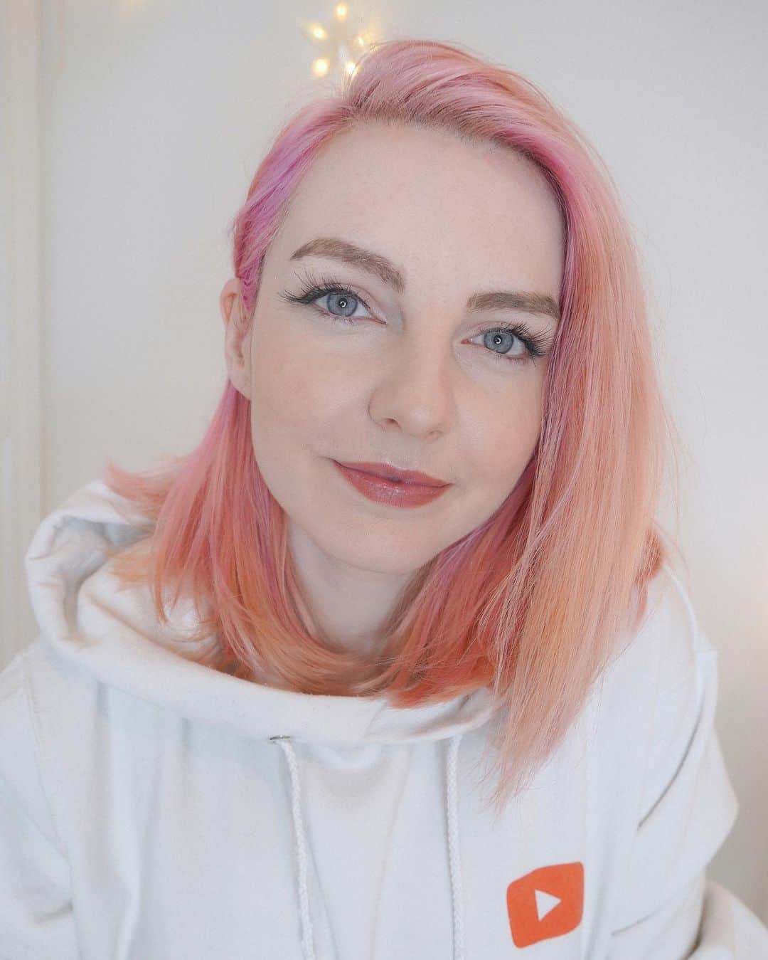 YouTubeさんのインスタグラム写真 - (YouTubeInstagram)「She’s the biggest female gamer in the UK with a channel dedicated to her favorite games: she’s @ldshadowlady! 🎮👾 Find out how well you know her with a special quiz in today’s Story ⬆️」1月28日 22時00分 - youtube