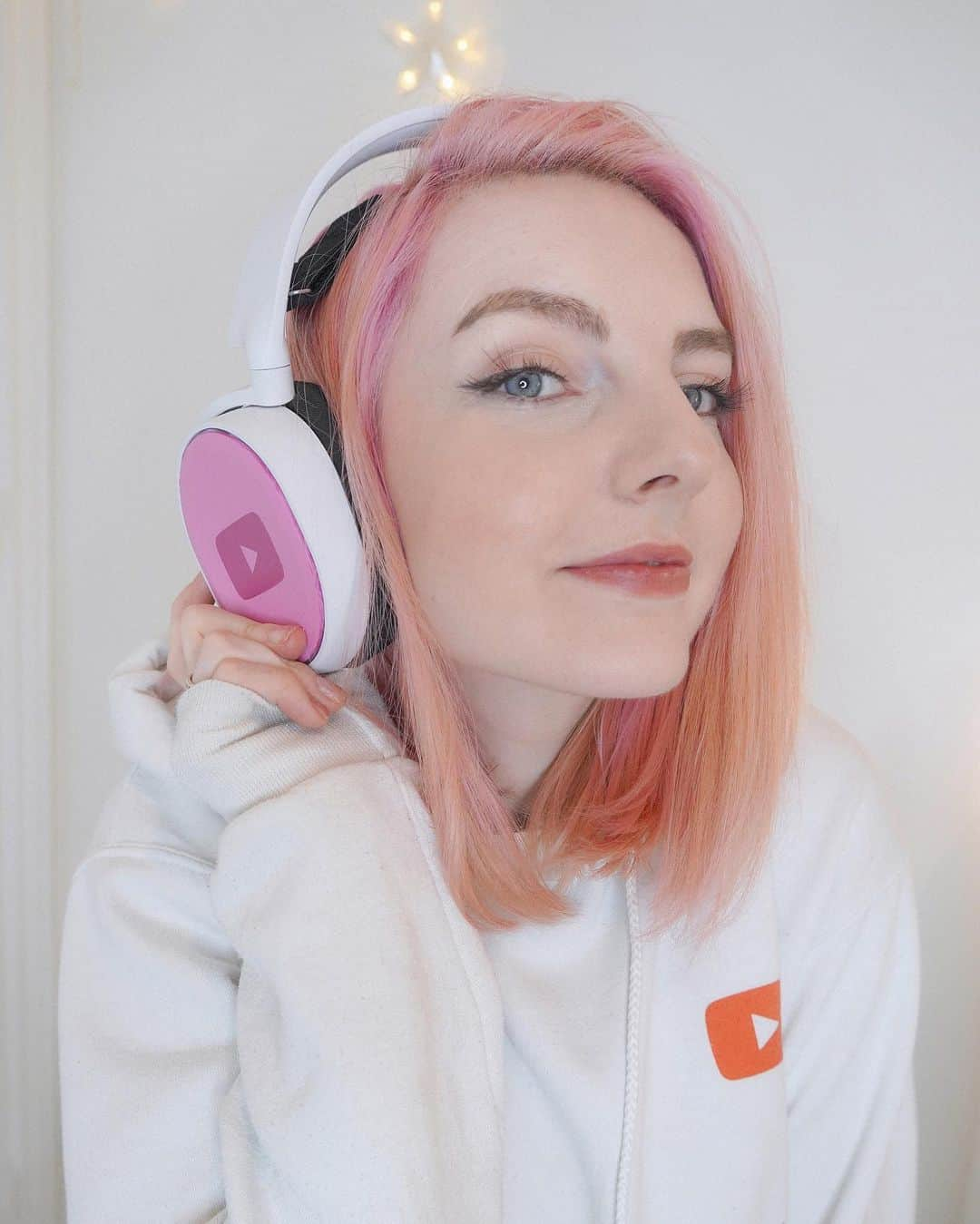 YouTubeさんのインスタグラム写真 - (YouTubeInstagram)「She’s the biggest female gamer in the UK with a channel dedicated to her favorite games: she’s @ldshadowlady! 🎮👾 Find out how well you know her with a special quiz in today’s Story ⬆️」1月28日 22時00分 - youtube