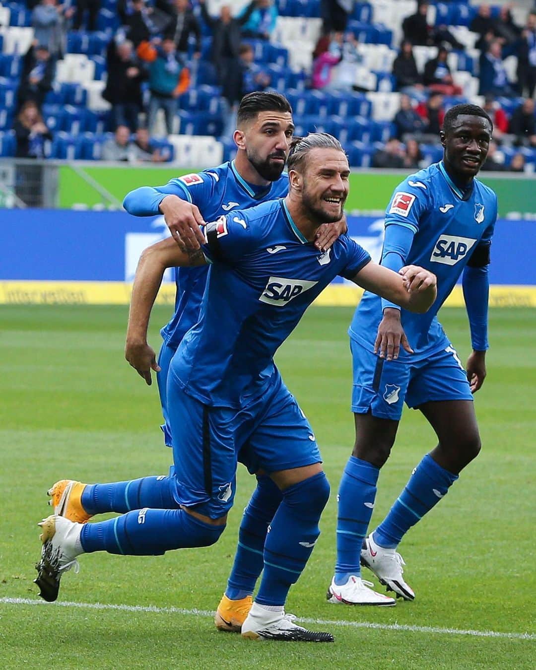 TSG1899ホッフェンハイムさんのインスタグラム写真 - (TSG1899ホッフェンハイムInstagram)「Welcher #TSG-Sieg gegen den @fcbayern war der schönste?  -  Which TSG victory over @fcbayern was your favourite?  #throwbackthursday #fcbtsg #bundesliga #tb #tsg」1月28日 21時53分 - tsghoffenheim