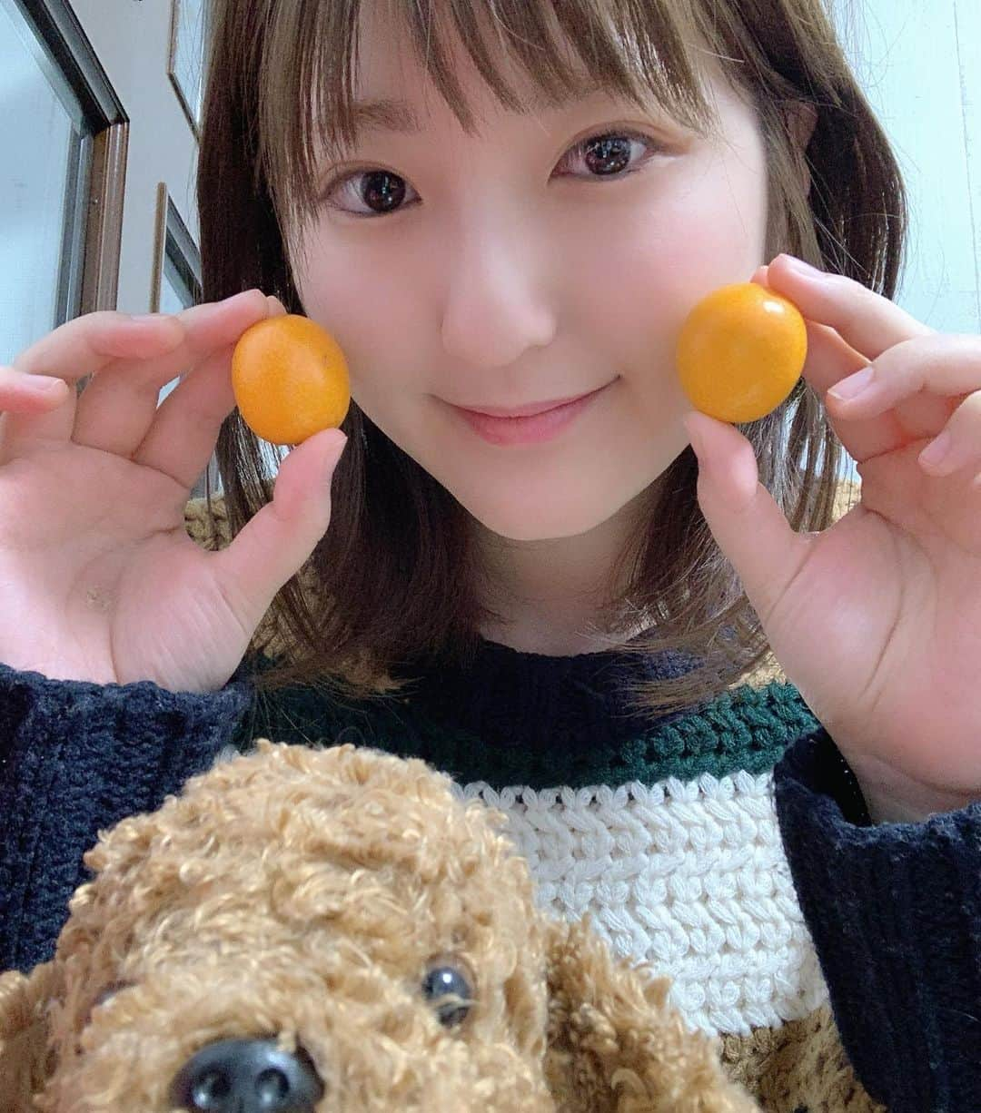 金城成美さんのインスタグラム写真 - (金城成美Instagram)「#きんかん #はーちみつきんかんのどーあめー #皮ごと食べられるんだよ #丸ごと食べるんだよ #おいしいよ #ちょっとすっぱいよ #Yo〜〜 #japan #girl #winter #instagood」1月28日 21時53分 - kinjo_narumi