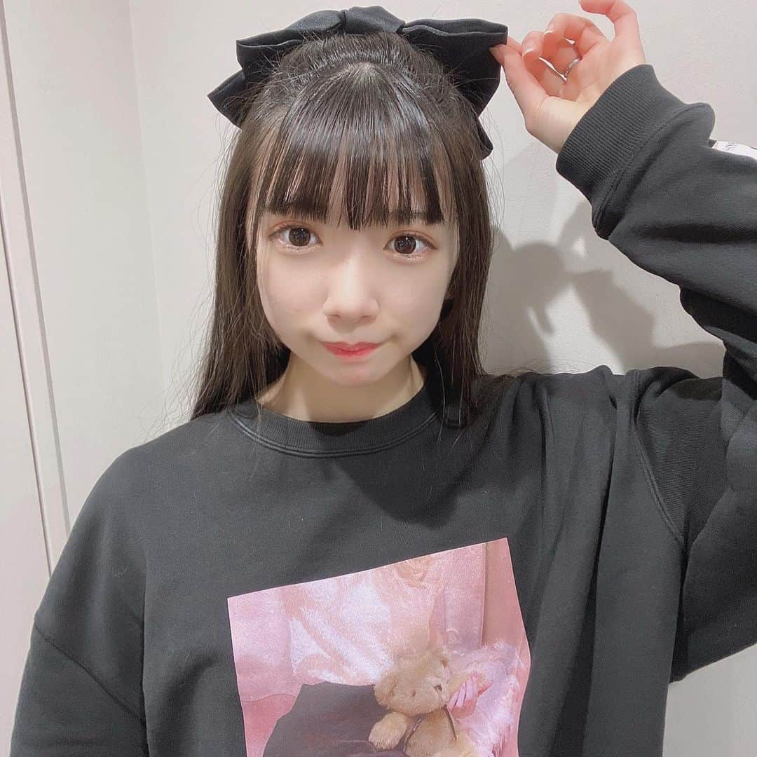 薮田こももさんのインスタグラム写真 - (薮田こももInstagram)「🖤🎀  かわいいトレーナー🧸  #honeysalon　#honeysalon_girl」1月28日 21時55分 - yuri_selfish