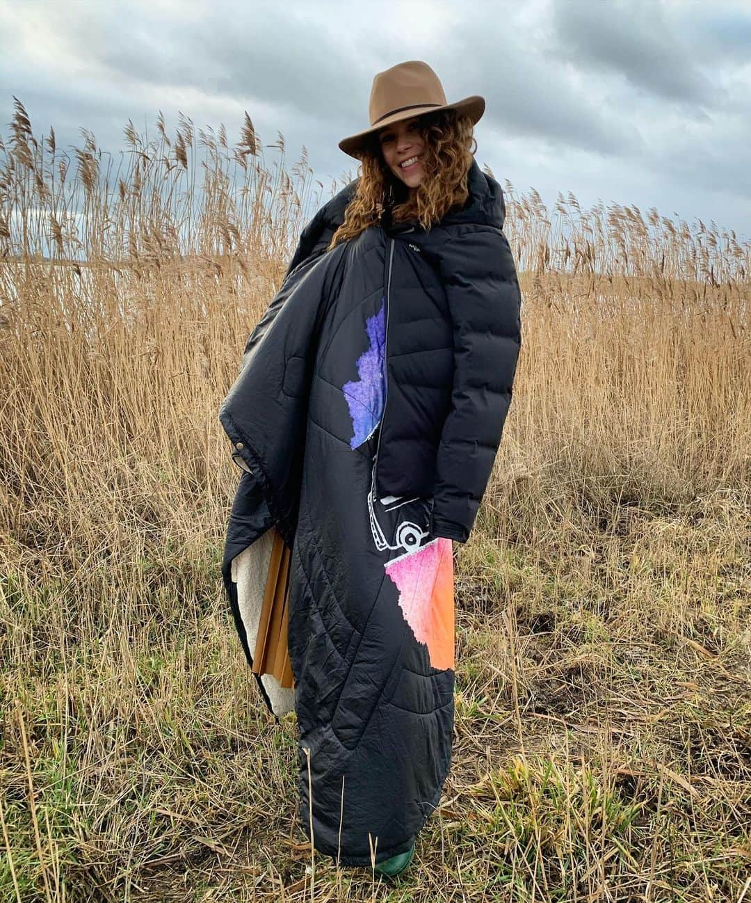 ポーリーヌ・オアロのインスタグラム：「0 degrees. Some snow. 2 hot water bottles. A cover & a coat. 😅 This was harshhh.  But so different when the whole team is taking good care of you 💫  Many many thanks to the entire team and thank you @shirin1979 for your incredible kindness 🌸」