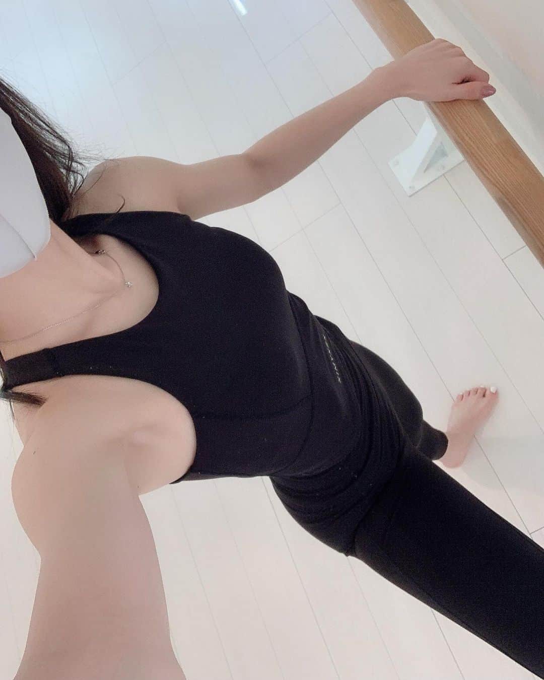 YOUのインスタグラム：「今年も沢山レッスンしたいな🧘🏼‍♀️🩰  カラダ動かして良い汗かいて免疫上げていきましょ〜💕  ちなみに私はここ10年くらい風邪ひいてないです🤭 いつも元気なの☺️鉄人♥️♥️♥️ww」