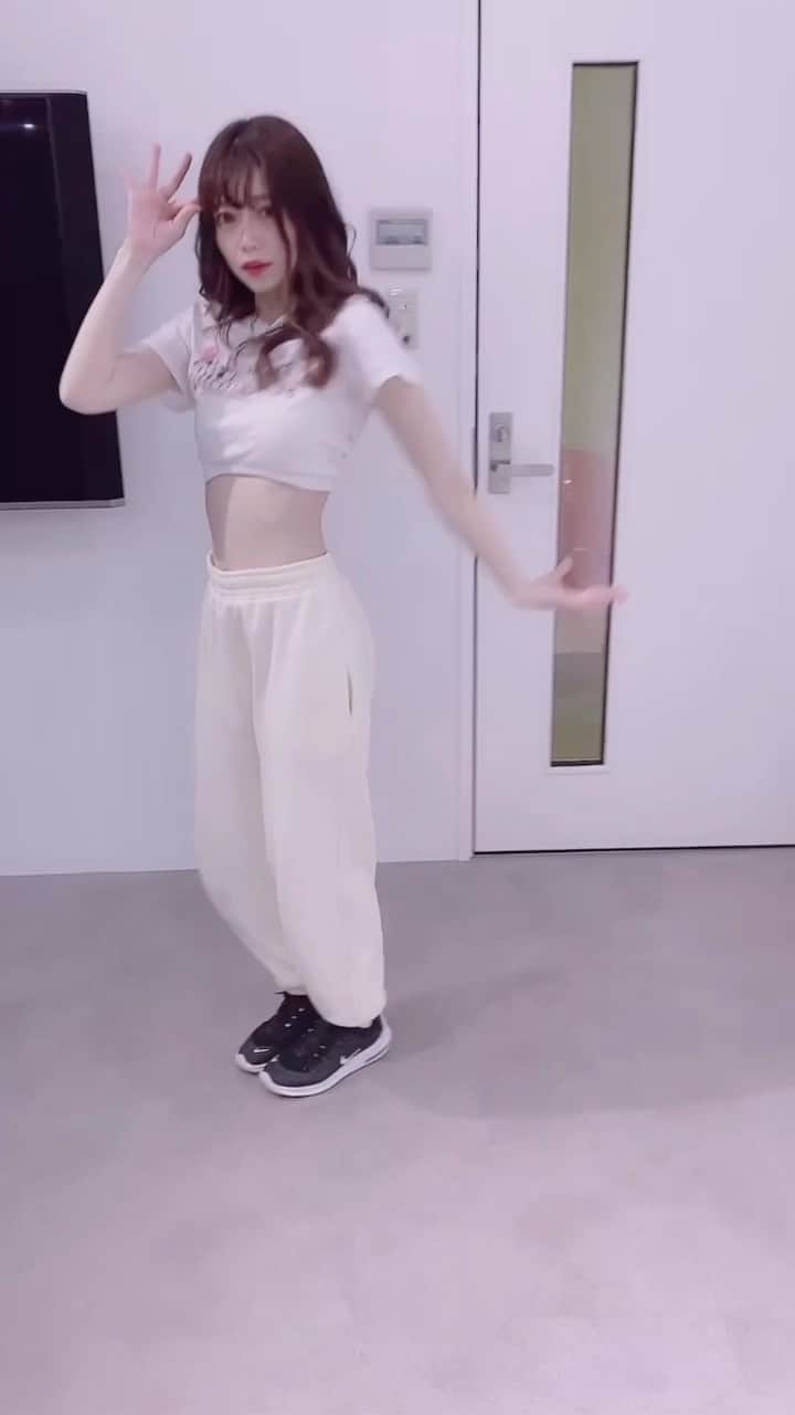 柏元萌華のインスタグラム：「𝐂𝐑𝐘 𝐅𝐎𝐑 𝐌𝐄 👁💧💔 #twice#cryforme#coverdancn#kpopdance#dance#once#nayon#momo#sana#onceと繋がりたい #twiceedit #カバーダンス#韓国ファッション#フォローミー#筋トレ女子 #踊ってみた#tiktok #followme #좋아요#팔로우#오오티디」