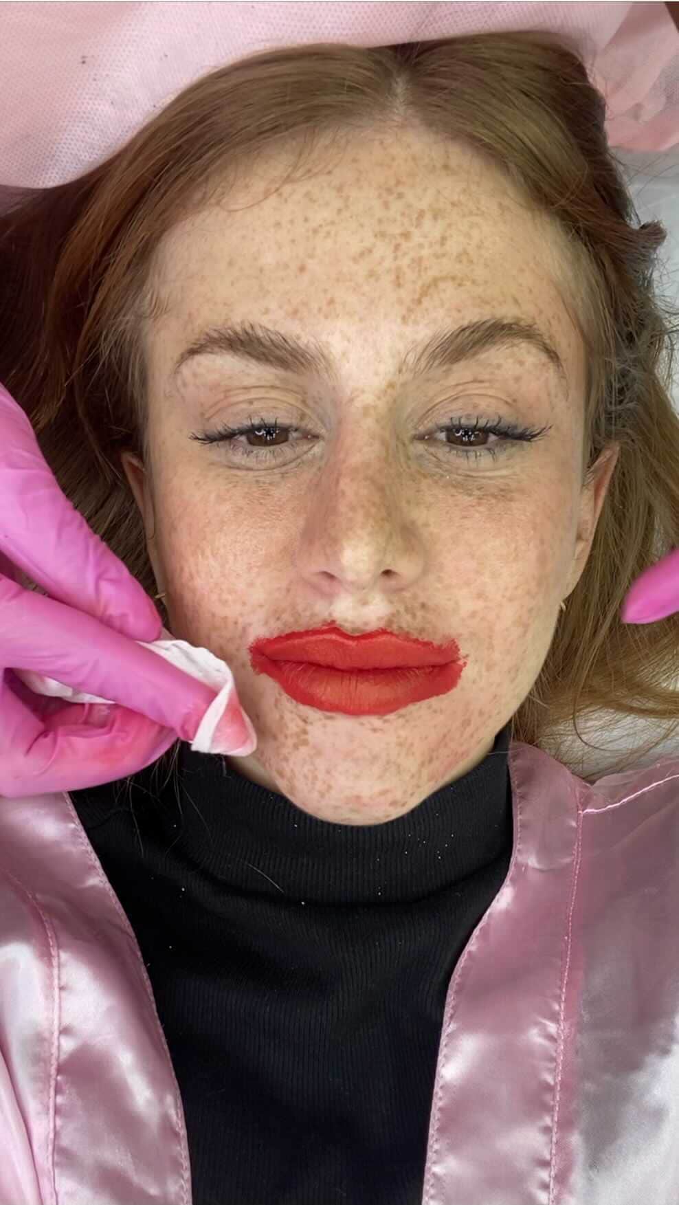 マリ・マリアのインスタグラム：「Apaixonei!! Fui na maravilhosa @nataliabeauty e fiz a técnica flow lips e pump lips que revitaliza e hidrata o lábio e da efeito LipTint 💕 Efeito PUMP, ameniza as ruguinhas e fica com aspecto de labio ainda mais saudavel ✨ PERFEIÇÃO DEFINE !」