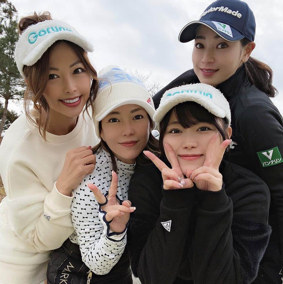 山内鈴蘭さんのインスタグラム写真 - (山内鈴蘭Instagram)「👩🏻‍🤝‍👩🏼💓⛳️ ． 夏海ちゃん、まこっちゃん、まきさんとラウンド🥺めっちゃ笑った！楽しかった🤣⭐︎ ． ゴルフも撮影もガールズトークも！ 盛り沢山すぎた女子会でした❤️ ． ． #ゴルフ女子 #女子会 #ゴルフ #ゴルフウェア #双子コーデ #Gorurun #ごるらんコーデ」1月28日 22時36分 - xxsuzuranxx