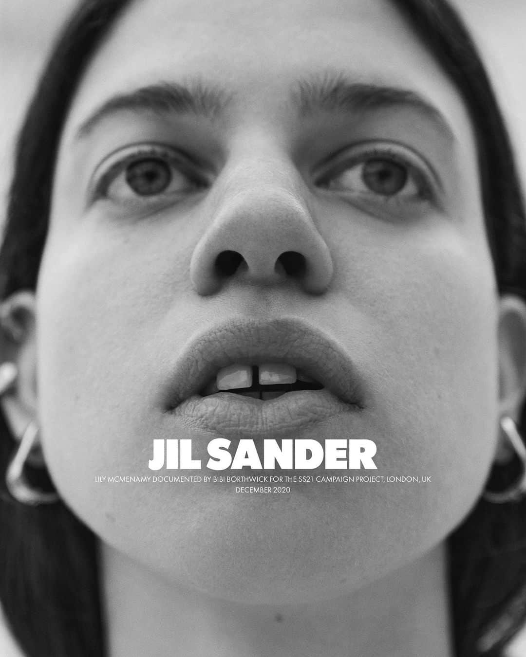 ジルサンダーのインスタグラム：「#JILSANDER #SS21CAMPAIGN The SS21 Campaign Project Lily McMenamy documented by Bibi Borthwick, London, UK  December 2020 @bibicornejoborthwick  #JilSanderbyLucieandLukeMeier」