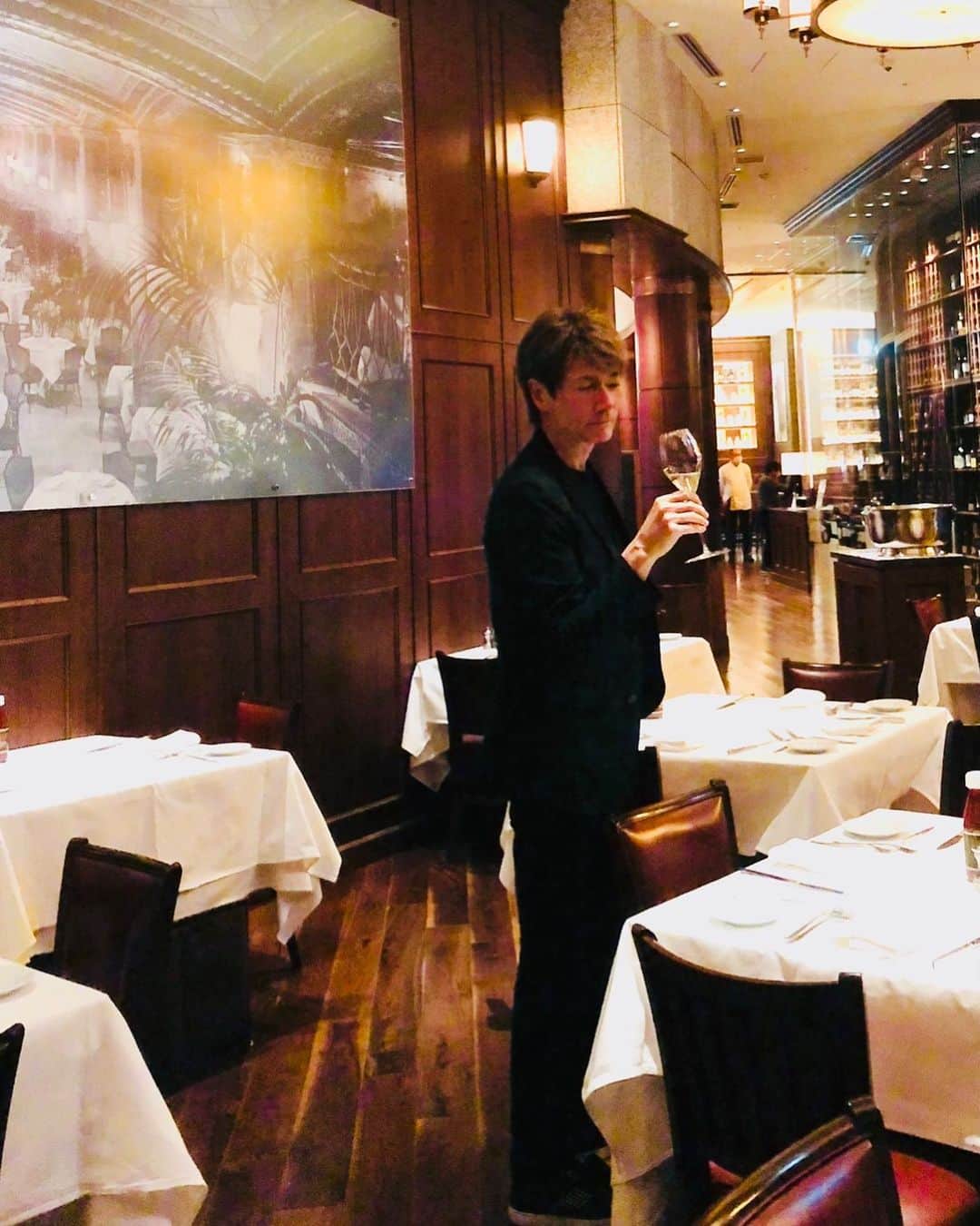 マイケル富岡のインスタグラム：「マイコー 色々テイスティング中♡ ん…色々いただき過ぎて ほろ酔い♡ time for a toast♪  #winecellar #champagne #wine #シャンパン #シュワシュワタイム #ワインセラー #マイケル富岡 #タレント #俳優 #撮影 #actor #actorslife #shooting #timeforatoast #generalamericanhome #love #usa #la #california」