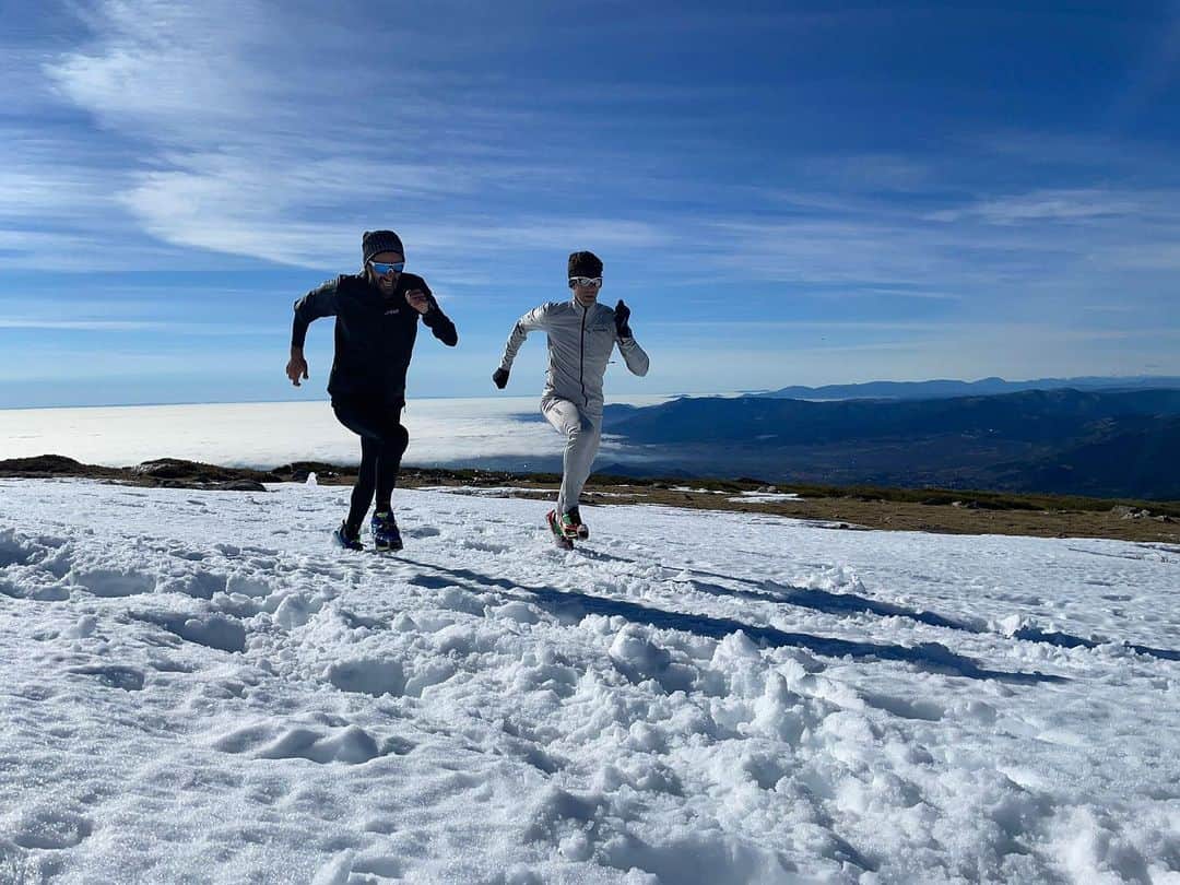 アルバロ・アルベロアのインスタグラム：「Hoy he disfrutado y sufrido a partes iguales. Bueno, mentira, ¡he sufrido mucho más! 😂🏔🏃🏻 Recordatorio: bloquear contacto de @chemitamartinez 🤣🤟🏼」