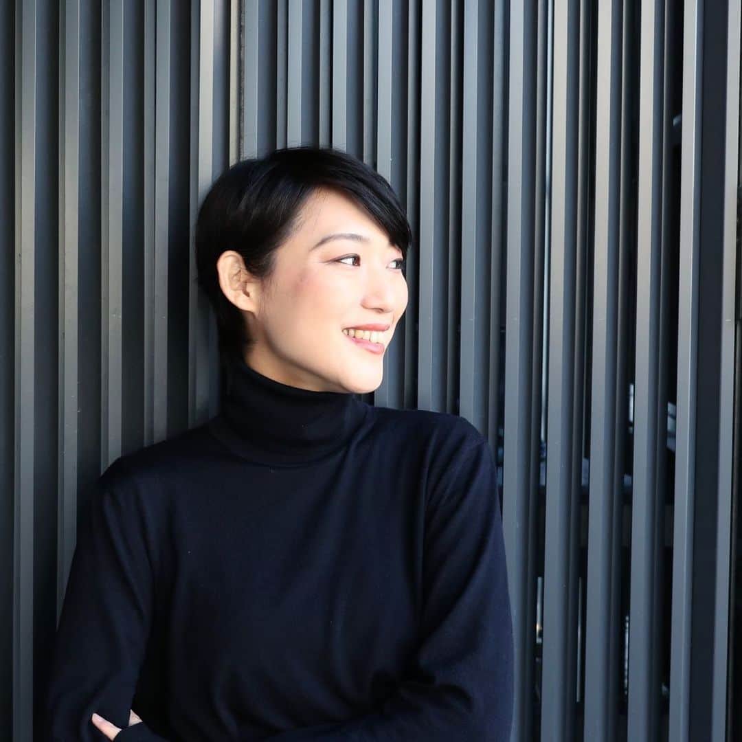 大島央照のインスタグラム：「久しぶりすぎに年末に自分の宣材を撮影しました！しばらく撮られることをしてないから、なかなか決まらなかった💦笑。定期的に撮っていこうと思いました‼️  この日のヘアーメイクは鈴木れなちゃん @renasuzuki  むくみが取れるという、化粧品を提供してくださったpotanini @potanini_cosmetics さん、快適でした✨ありがとうございました❣️  次はもっとよく写れるように、がんばります！笑  寒くなったので、みなさん風邪ひかないように‼️  #photo #ポートレート #宣材写真 #撮影 #写真 #ヘアーメイク #potanini #コスメ #photography #dior #makeup #自分で #写真を撮られる」