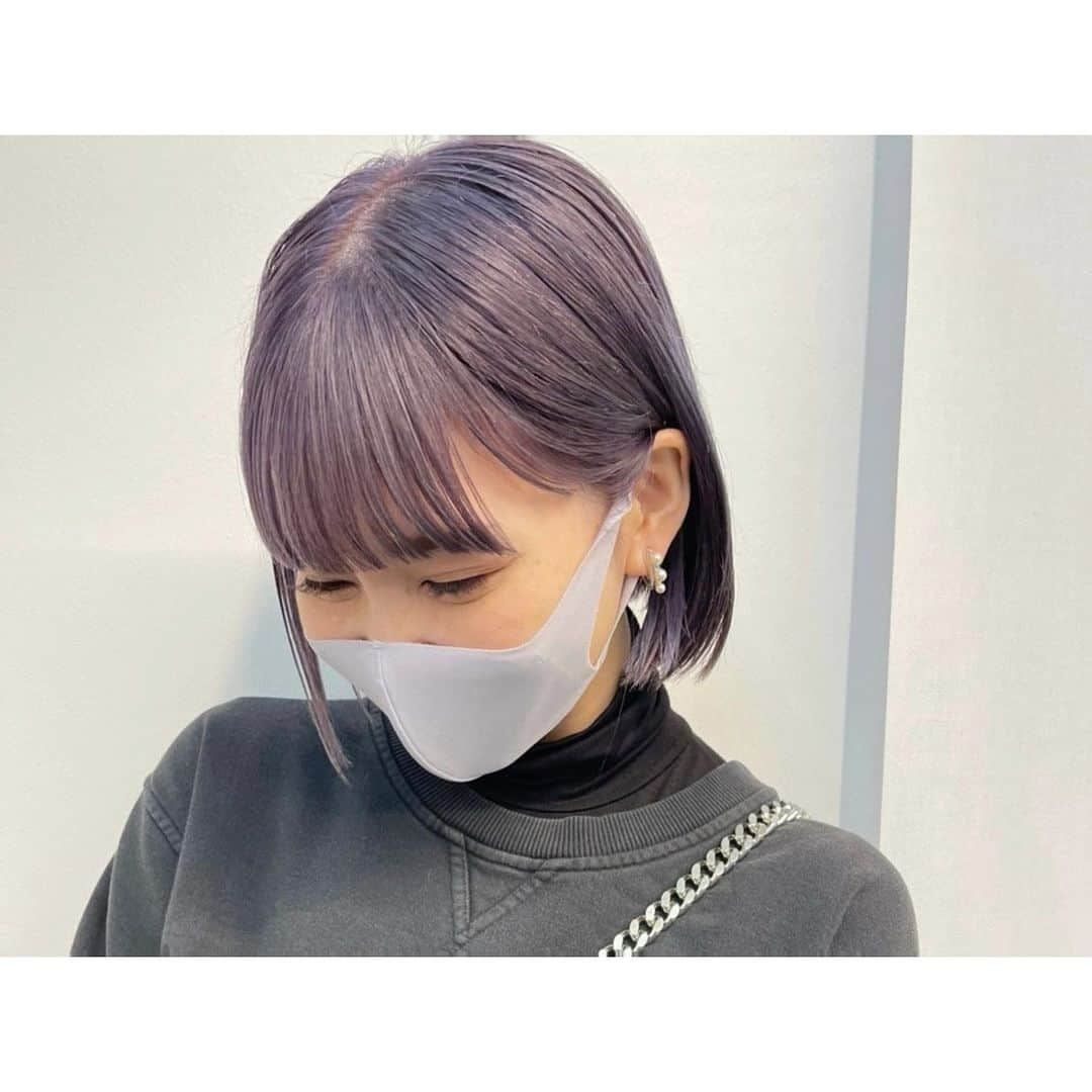 西脇彩華さんのインスタグラム写真 - (西脇彩華Instagram)「＊ 2021 New Chapon!!!! ・ 笑笑 髪色変えたってはなしです😊😂💕🙏🍓💙🤍 ・ pale lilac 🍇🍇🍇🍇 超お気に💘💘💘💘 ・ @miku__kondo  @siki.hair  いつもありがとう🤍 みくちゃんの周りはみんな明るくて楽しい☺️🌈🍒 ゲラゲラ笑う😂🤣🤣🤣 ・ 今年もワクワクすることどんどんためしていろんな自分に出会いたいです🎶😆🌈人生一度きり!!!! ・ 沢山写真とってくれたんだけど、「全身でペールライラックになりに来た人のお手本」らしい爆笑 ゲラゲラわらた🤣ありがとう🤣 ・ #haircolor #hair #hairstyle #bob #ヘアカラー #ブリーチ #ケアブリーチ #ハイトーンカラー #ハイトーンボブ #ペールライラック」1月29日 9時33分 - chapon_930