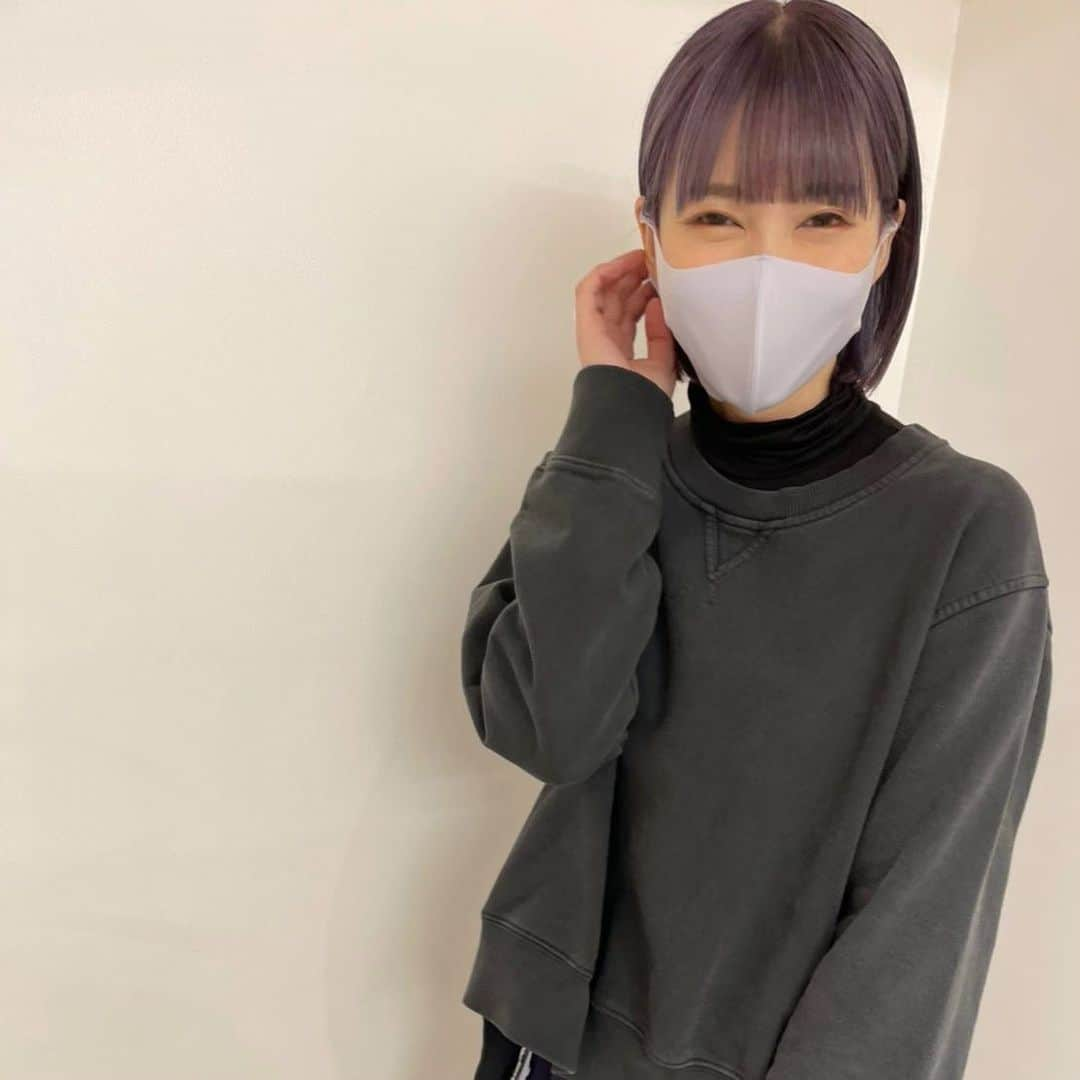 西脇彩華さんのインスタグラム写真 - (西脇彩華Instagram)「＊ 2021 New Chapon!!!! ・ 笑笑 髪色変えたってはなしです😊😂💕🙏🍓💙🤍 ・ pale lilac 🍇🍇🍇🍇 超お気に💘💘💘💘 ・ @miku__kondo  @siki.hair  いつもありがとう🤍 みくちゃんの周りはみんな明るくて楽しい☺️🌈🍒 ゲラゲラ笑う😂🤣🤣🤣 ・ 今年もワクワクすることどんどんためしていろんな自分に出会いたいです🎶😆🌈人生一度きり!!!! ・ 沢山写真とってくれたんだけど、「全身でペールライラックになりに来た人のお手本」らしい爆笑 ゲラゲラわらた🤣ありがとう🤣 ・ #haircolor #hair #hairstyle #bob #ヘアカラー #ブリーチ #ケアブリーチ #ハイトーンカラー #ハイトーンボブ #ペールライラック」1月29日 9時33分 - chapon_930