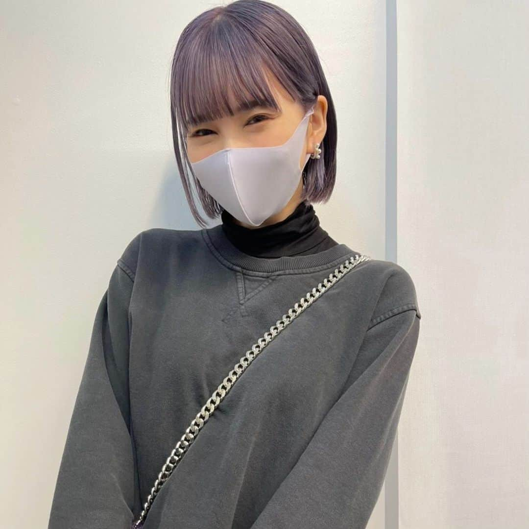 西脇彩華さんのインスタグラム写真 - (西脇彩華Instagram)「＊ 2021 New Chapon!!!! ・ 笑笑 髪色変えたってはなしです😊😂💕🙏🍓💙🤍 ・ pale lilac 🍇🍇🍇🍇 超お気に💘💘💘💘 ・ @miku__kondo  @siki.hair  いつもありがとう🤍 みくちゃんの周りはみんな明るくて楽しい☺️🌈🍒 ゲラゲラ笑う😂🤣🤣🤣 ・ 今年もワクワクすることどんどんためしていろんな自分に出会いたいです🎶😆🌈人生一度きり!!!! ・ 沢山写真とってくれたんだけど、「全身でペールライラックになりに来た人のお手本」らしい爆笑 ゲラゲラわらた🤣ありがとう🤣 ・ #haircolor #hair #hairstyle #bob #ヘアカラー #ブリーチ #ケアブリーチ #ハイトーンカラー #ハイトーンボブ #ペールライラック」1月29日 9時33分 - chapon_930