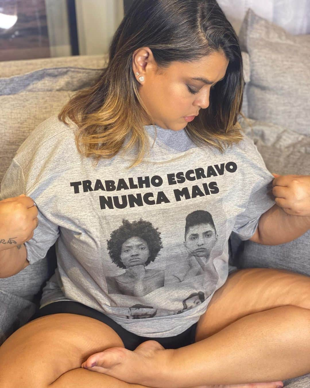 Preta Gilさんのインスタグラム写真 - (Preta GilInstagram)「Hoje 28 de janeiro é o Dia Nacional de Combate ao Trabalho Escravo, um crime que assola nosso país, transformando o ser humano em mercadoria, por meio de trabalho forçado, servidão por dívida, condições degradantes de trabalho e/ou jornadas exaustivas. Desde 1995, mais de 55 mil trabalhadores foram libertados da escravidão. Eu apoio o projeto "Trabalho Escravo Nunca mais #somoslivres”, iniciativa conjunta do Ministério Público do Trabalho (MPT), da Organização Internacional do Trabalho (OIT) e da Unicamp na erradicação desse crime.  Faça a sua parte, disque 100 ou 180, acesse o www.mpt.mp.br, o app MPT Pardal ou o Sistema Ipê (https://ipe.sit.trabalho.gov.br) para denunciar.  #todoscontraotraficodepessoas #trabalhoescravonuncamais #somoslivres  @mptrabalho @oit_trabalho @unicamp.oficial」1月29日 9時35分 - pretagil