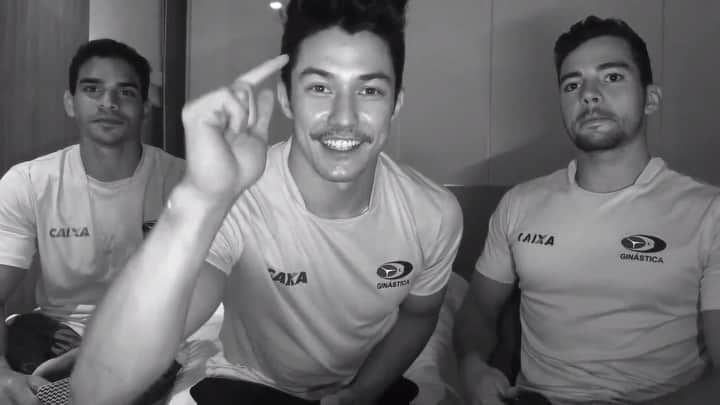 アルトゥール・オヤカワ・マリアノのインスタグラム：「Fala, torcedores! Vídeo de hoje é uma novidade aqui no #CanalDoNonô, um quiz, ou seja, um game show com dois atletas da ginástica artística do Brasil: Léo Matheus e Lucas Bittencourt. ( @leomatheus_ & @lucas_bitencourt ). Eles compartilharam mais sobre a vida deles e, também, responderam perguntas sobre a nossa modalidade. Quer saber quem ganhou?  Assiste o vídeo até o final lá no youtube! O link segue na bio e nos stories! Inscreva-se no canal e compartilhe com os amigos!  Até semana que vem! :) • • • Produção do Canal do Nonô: @otd_oficial」