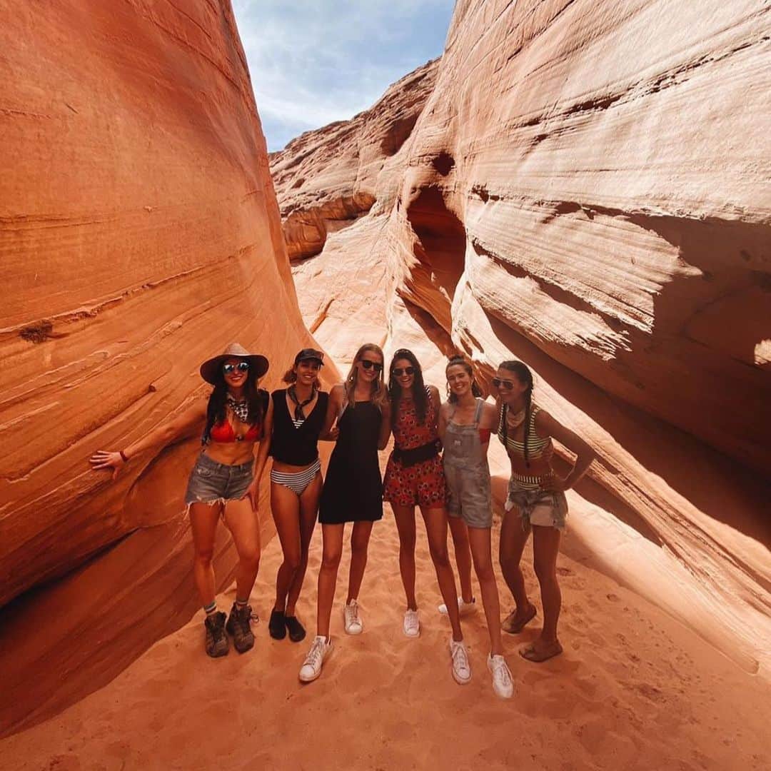ジェシカ・ゾアのインスタグラム：「🪨 that rock life tho 🪨」