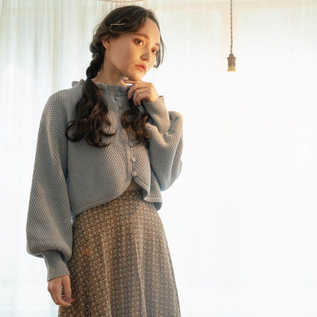 LEBECCA boutique Vintageのインスタグラム：「.  ﻿ 　﻿  陽あたりの良いニットカーディガン  ( @LEBECCA_boutique original )﻿ ﻿ ﻿model @je_suis_ohana  photo﻿ @shibazakimadoka  ﻿ ﻿ #LEBECCAboutique﻿ #陽あたりの良いニットカーディガン」