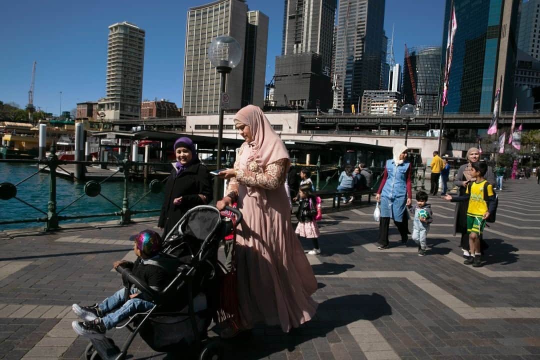 National Geographic Travelさんのインスタグラム写真 - (National Geographic TravelInstagram)「Photo by @mridulaamin / A group of Rohingya women take a weekend stroll through Sydney’s Circular Quay, where the harbor city’s ferries dock. Follow me @mridulaamin for more photographs from around the world. #Sydney #Multiculturalism #Australia  This photo was shot on assignment for National Geographic magazine for a story exploring the vulnerable and frustrating journey of migration for women across the world. In Australia, for resettled Rohingya refugees who came by boat in 2013, fighting for citizenship is a constant process alongside learning how to adapt to a new home.」1月29日 8時35分 - natgeotravel