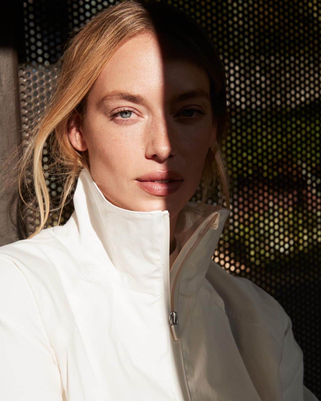 Banana Republic のインスタグラム：「Half you checked out our half-zip Popover Rain Jacket? Designed with a water-resistant material and made for easy wear, it works from day-to-night.」