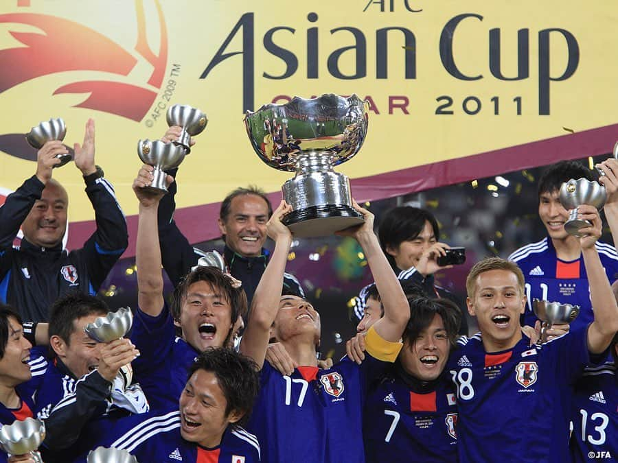 日本サッカー協会さんのインスタグラム写真 - (日本サッカー協会Instagram)「【#OnThisDay】2011.1.29🔙  AFCアジアカップカタール2011 決勝 #日本代表 1-0 オーストラリア代表 📍カリファ  10年前の今日、日本はアジア王者をかけオーストラリアと対戦。延長後半 #長友佑都 選手のクロスを #李忠成 選手が左足でボレー、自身の代表初ゴールを決めた。これが決勝点となり、日本は優勝を勝ち取った。  #jfa #daihyo #samuraiblue」1月29日 8時43分 - japanfootballassociation