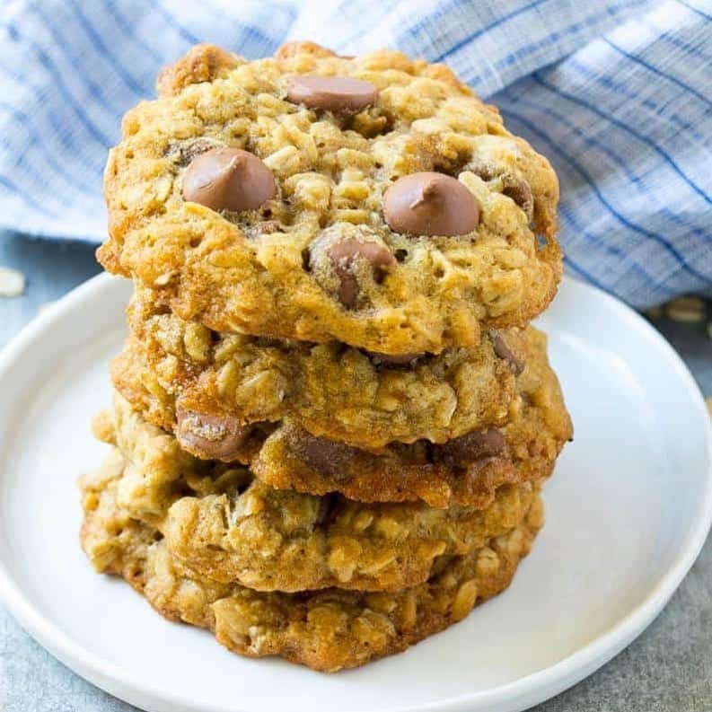 Sharing Healthy Snack Ideasのインスタグラム：「Healthy Oatmeal chocolate chip cookies 😍 recipe link in profile @befitsnacks」
