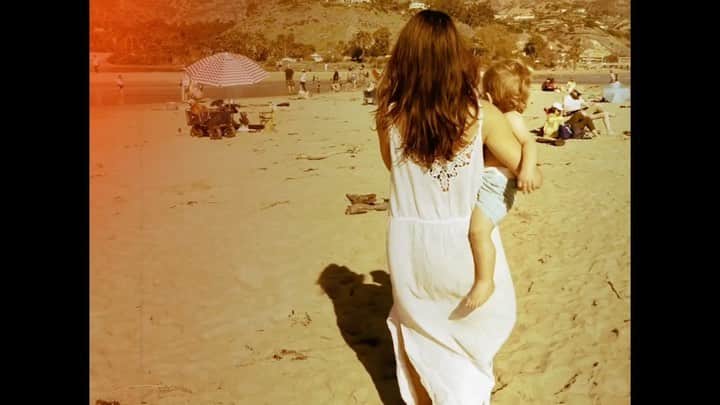 カミーユ・グアティのインスタグラム：「To new beginnings...  Just #thankyou   #innocence #childlike #beach #beachday #deivf #deivfsuccess #deivfmama #fertility #infertilitywarrior」