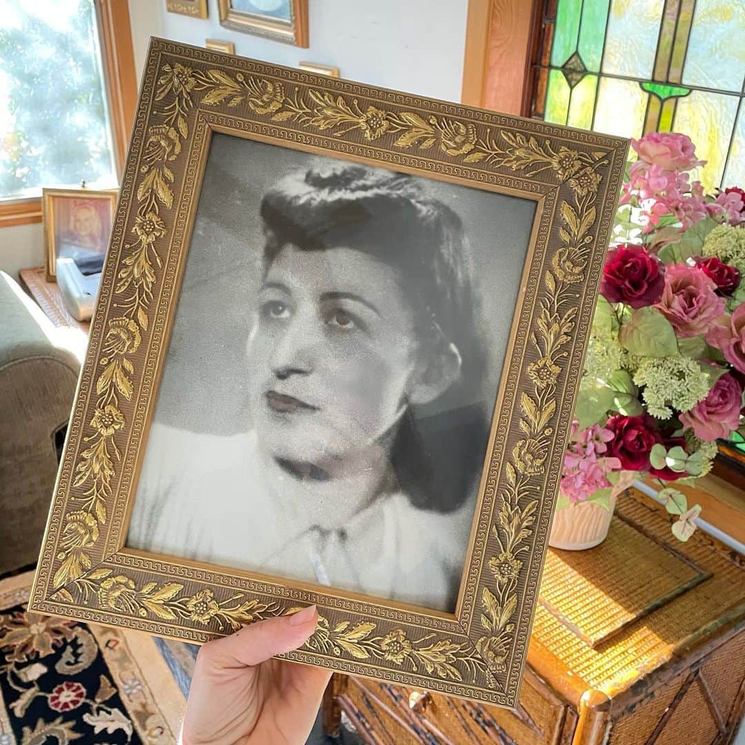 Ilana Wilesのインスタグラム：「This is my grandmother Mina. Everyone called her Minnie. She was a teenager when the Nazis invaded her town in Poland and spent the rest of the Holocaust on the run, hiding in the forest, with a group of people from her town including a man named Irving who would become her husband, my grandfather. We don’t know a lot of the details because although the two of them survived, they never discussed it and both died young. I just found out today that Minnie’s mother’s name was Adela. That means my mother Adela was named after her. I’m not sure why I never knew this, except that with so many deaths, there are so many forgotten stories, with no one to tell them. Yesterday was Holocaust Remembrance Day. I am thinking about my family members who survived and the many more who did not, like my great grandmother Sarah (on my grandfather’s side), my great grandfather Joesph, and all the family members for which we don’t even have photos. #neverforget」