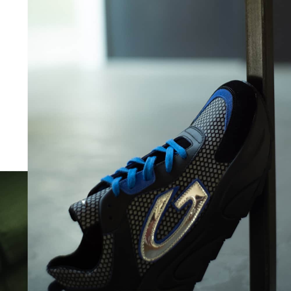 アルベルトガルディアーニさんのインスタグラム写真 - (アルベルトガルディアーニInstagram)「#Guardiani inspires modernity through its futuristic colour-way.⁣ #MenShoes」1月29日 0時42分 - albertoguardiani