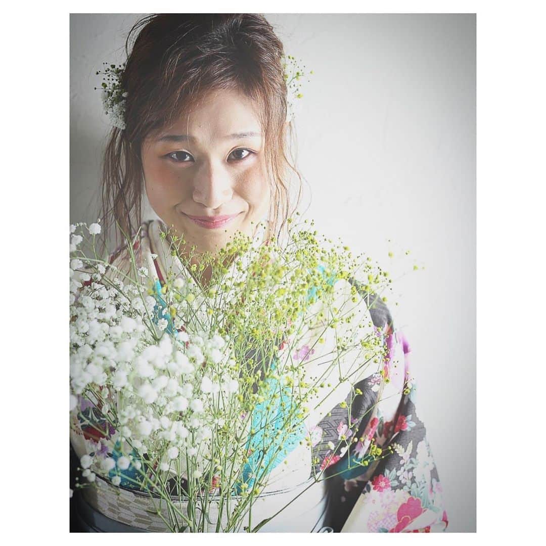 のインスタグラム：「🗣さらに振袖展示会やるよ！  2月5日〜7日の３日間限定♡  たくさんの振袖と小物が いっーぱい選べます🕺🏻  是非お待ちしております♩  .  #スタジオシエル  #スタジオシエル印西店 #振袖  #振袖レンタル  #印西写真館  #ヘアメイク  #ヘアアレンジ  #ナチュラルメイク  #アップスタイル  #shopping  #写真館  #スタジオ  #カメラ女子  #印西 #ビックホップ  #かわいい #ドライフラワー #ウェディングドレス  #成人式 #成人式前撮り #成人式ヘアセット  #振袖前撮り #成田振袖  #八千代振袖 #白井振袖  #印西振袖」