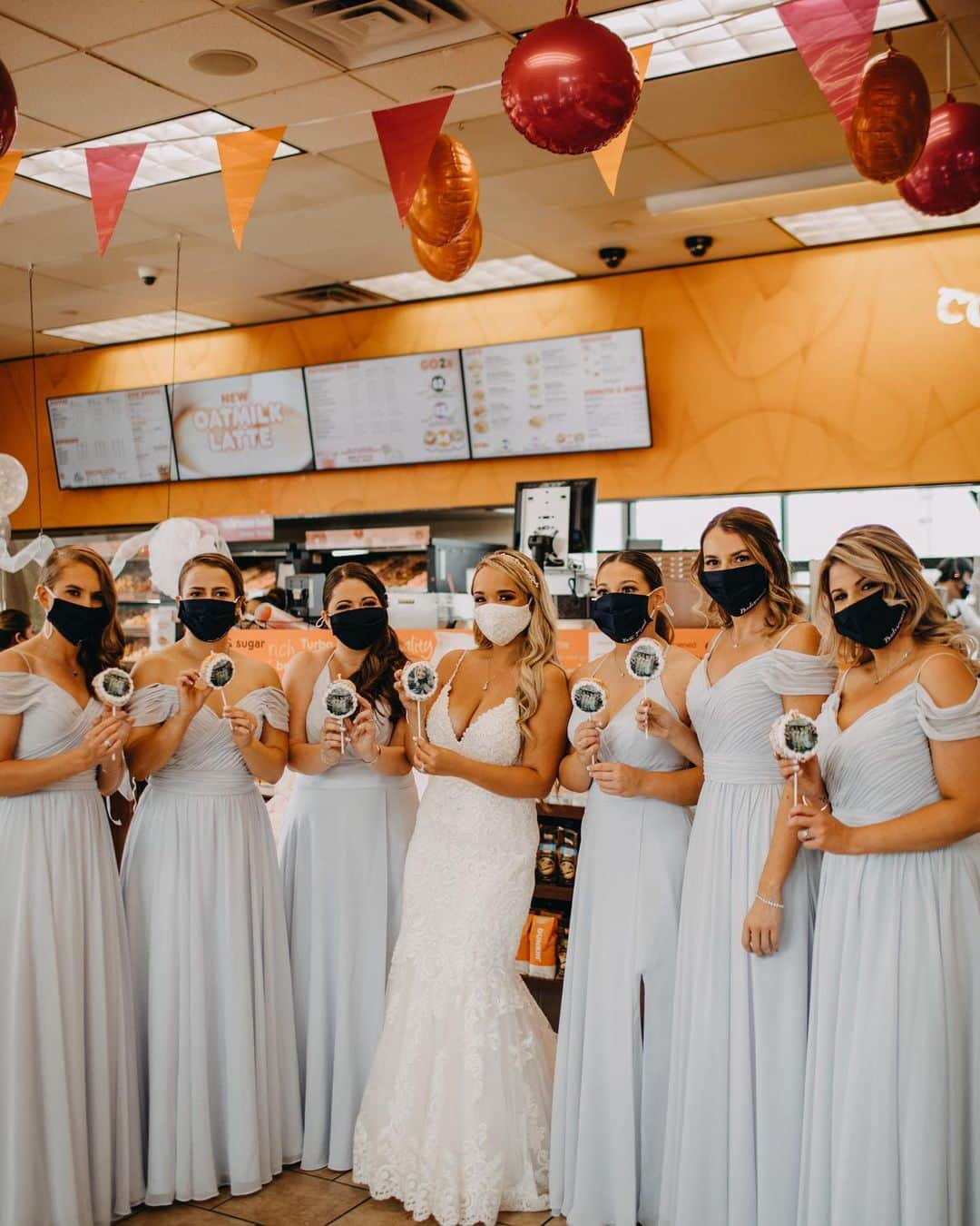 ダンキンドーナツさんのインスタグラム写真 - (ダンキンドーナツInstagram)「GOALS. 🙌💕 NY STATE, there's still a chance to win your dream Dunkin' Drive-thru wedding.  To Enter: 💗Follow @dunkin on Instagram   💗Post a photo showing us how Dunkin’ is part of your love story and why you want to say I do at a Dunkin’ Drive-thru using #DunkinIDoContest  	 No purchase necessary. Must be US res 18+. Ends 1/30/21. Further details in bio!」1月29日 0時58分 - dunkin