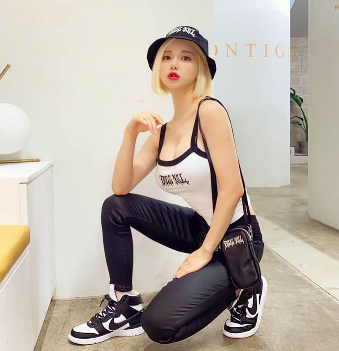 Dj Sodaのインスタグラム：「Good night🖤 #dollskill #ambushnike」