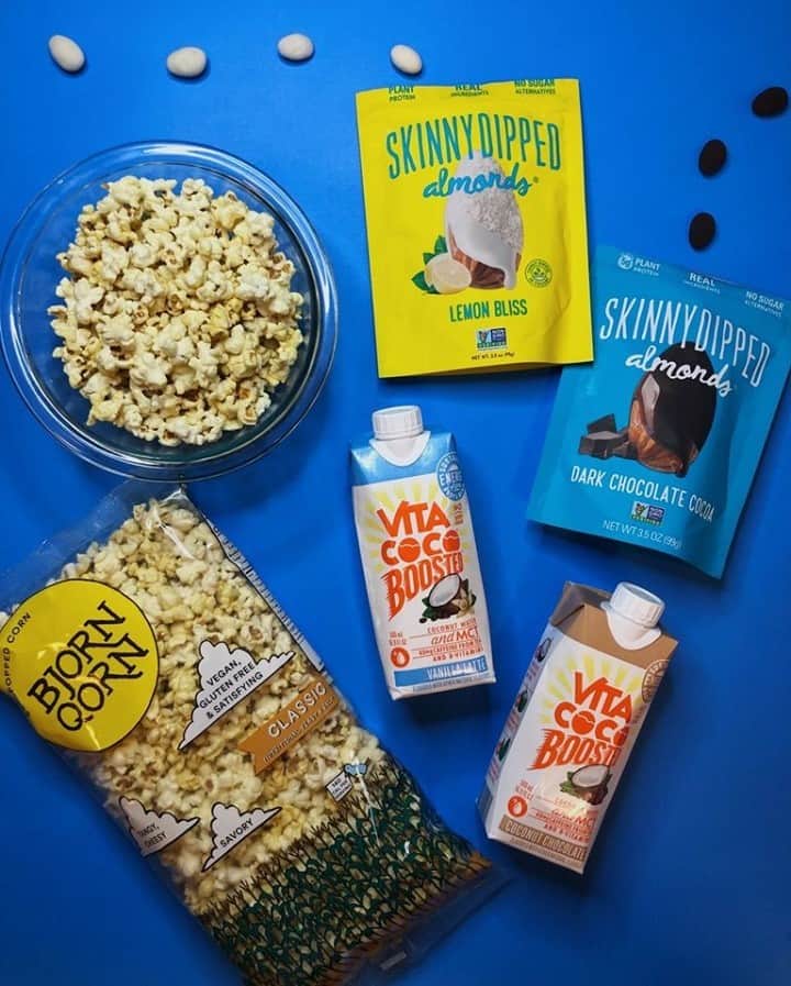 Vita Coco Coconut Waterのインスタグラム：「Trying to decide between another cup of coffee or maybe an afternoon snack or two? Enter to win our “Afternoon Boost” GIVEAWAY!    We’re teaming up with our friends at @bjornqorn & @skinnydipped to bring one winner an ”Afternoon Boost” snack pack including a case of Vita Coco Boosted, a mixed case of sun-popped BjornQorn, and variety pack of Skinny Dipped. We want to keep you well-snacked, hydrated, and fueled to take on your day (especially when that afternoon slump hits).    To Enter: -Like this post -Tag a friend who you think would like to try Boosted -Follow all 3 brands, we check! @bjornqorn @skinnydipped @vitacoco  BONUS ENTRY: share today’s post in your stories!  Open to US residents only. Giveaway open until EOD 1/29! GOOD LUCK!」