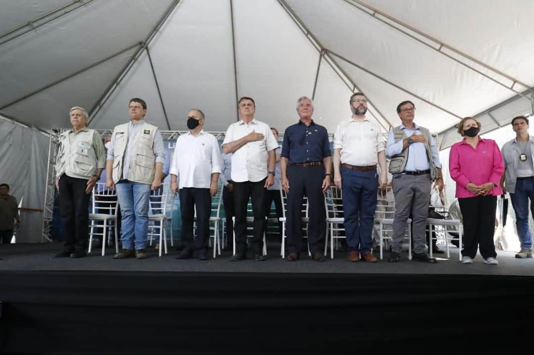 ジルマ・ルセフのインスタグラム：「O Presidente Jair Bolsonaro participou, nesta quinta-feira (28), da cerimônia de liberação do acesso à nova ponte construída sobre o Rio São Francisco, na BR-101, na divisa entre Sergipe e Alagoas.  Fotos: Alan Santos/PR」