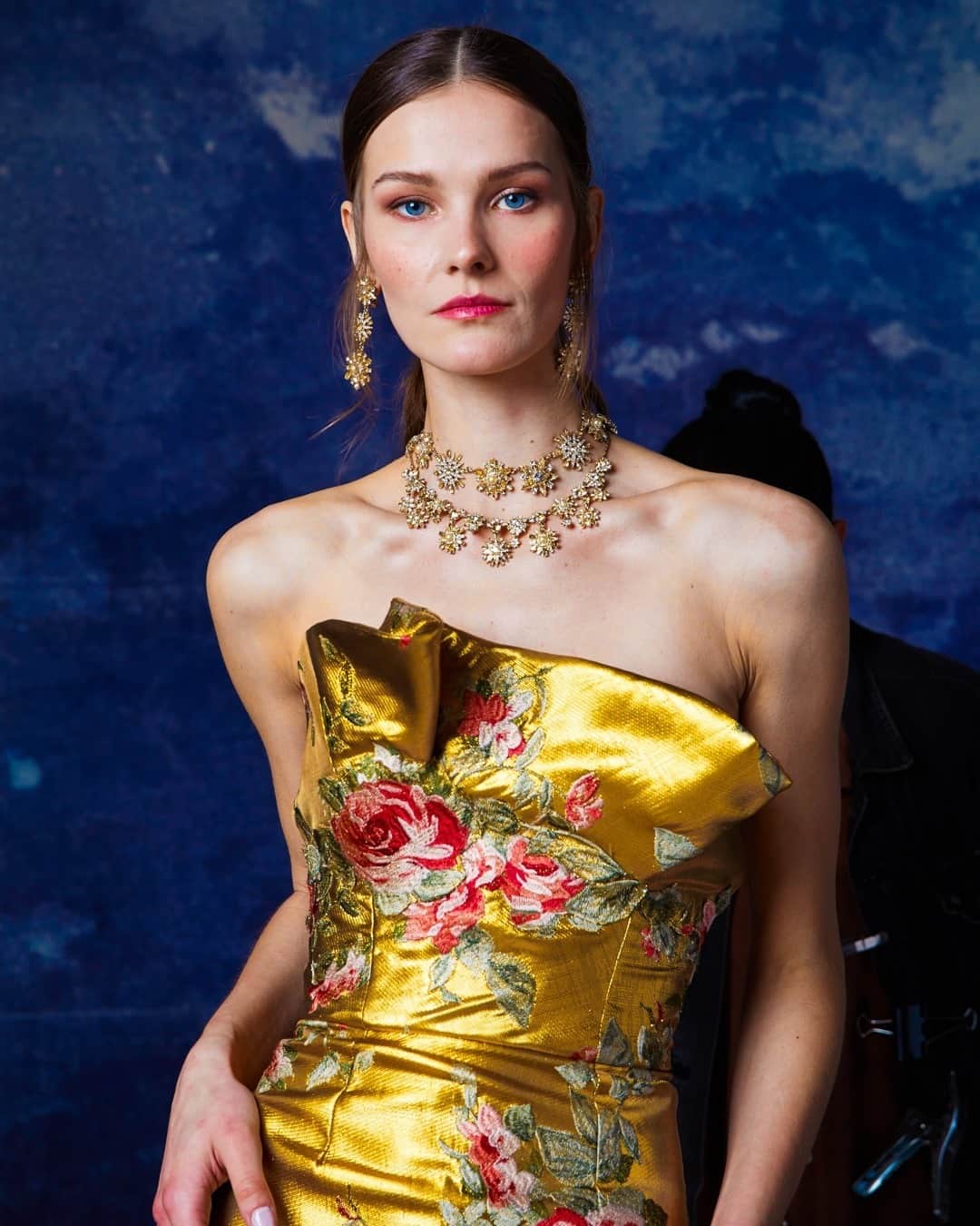 Marchesaさんのインスタグラム写真 - (MarchesaInstagram)「Golden. A look from Fall 2020 Marchesa. #fw20marchesa #marchesa」1月29日 1時15分 - marchesafashion