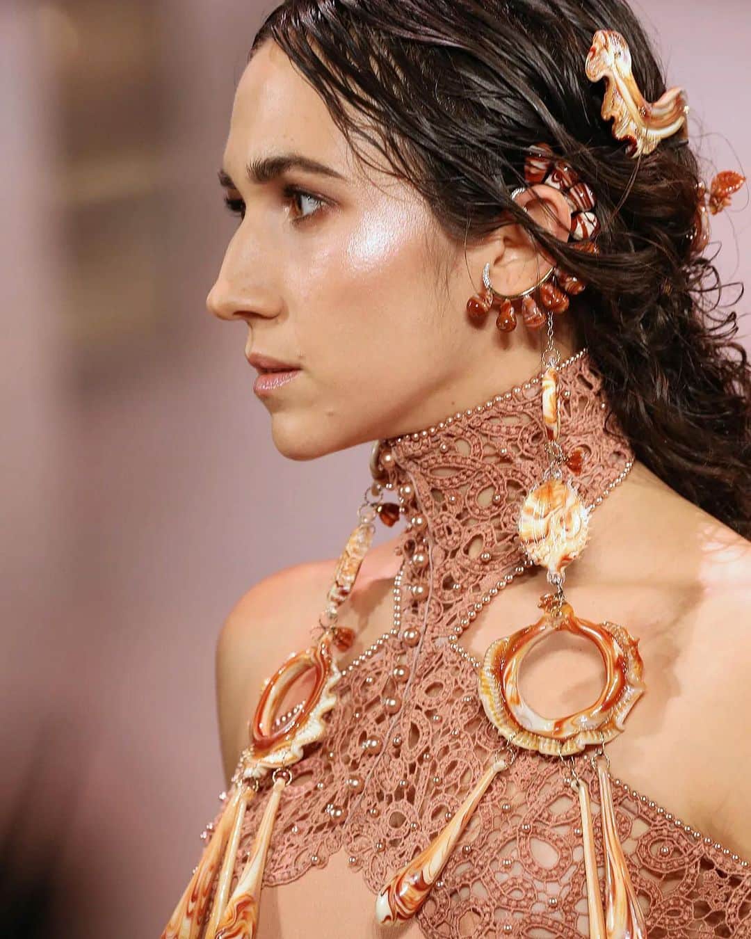 デルフィナデレトレズのインスタグラム：「@fendi by @mrkimjones ❤️  Still cannot believe you convinced me to walk the Couture show 🙌🏻  Thank you for this amazing experience & thank you for allowing me to create the jewellery for the Couture show   #delfinadelettrez」