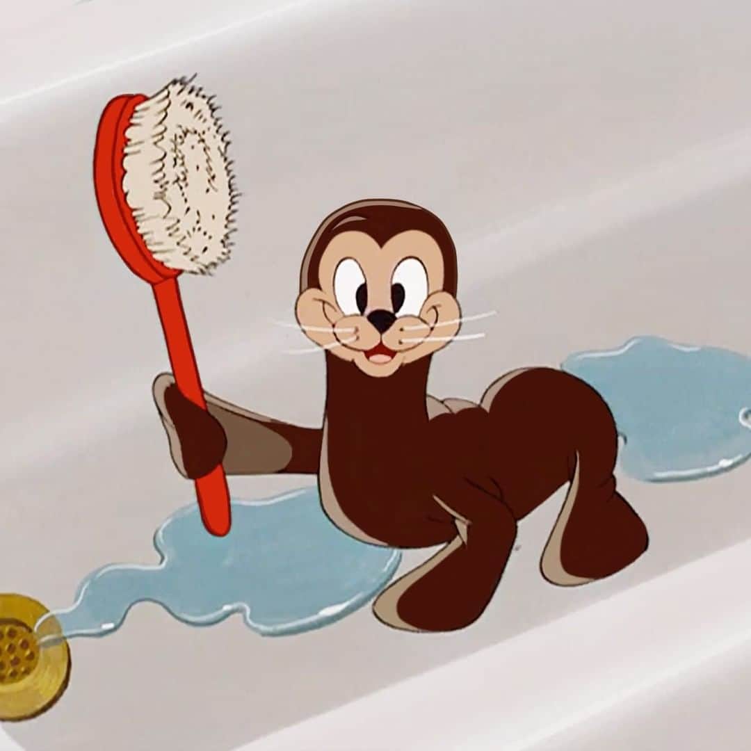 ミッキーマウスさんのインスタグラム写真 - (ミッキーマウスInstagram)「Look who crashed Mickey's bath! 🛁  Do you remember the name of this classic short?」1月29日 1時30分 - mickeymouse