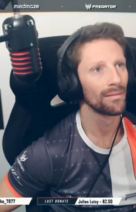 ロマン・グロージャンのインスタグラム：「Jump onboard for a lap of New York circuit in the @r8gesports FE」
