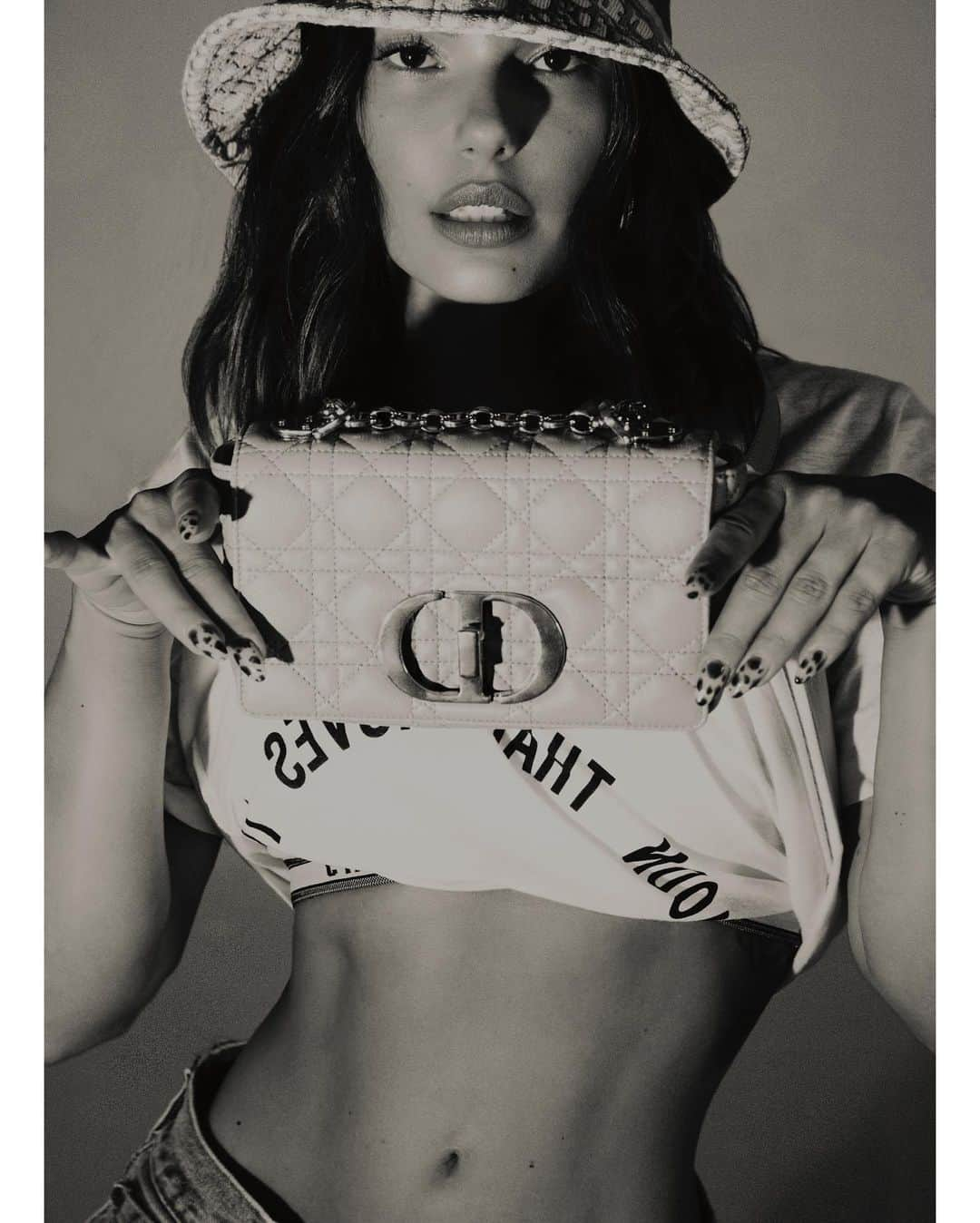 Isis Valverdeさんのインスタグラム写真 - (Isis ValverdeInstagram)「Undressing :: Se déshabiller // @dior #diorcaro #suppliedbydior   @pedrosales_1  @mattonicomunicacao  @charlesgran  @lufreee」1月29日 1時33分 - isisvalverde