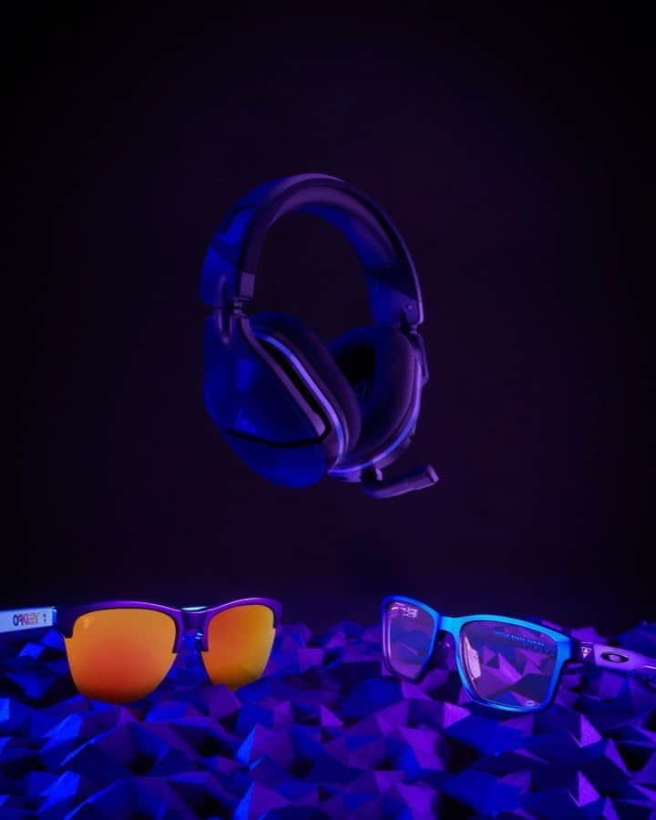 OAKLEYのインスタグラム：「I see. I hear. I conquer. Oakley x @turtlebeach, it’s time for next level gaming. 🎮 #ForTheLoveOfSport」